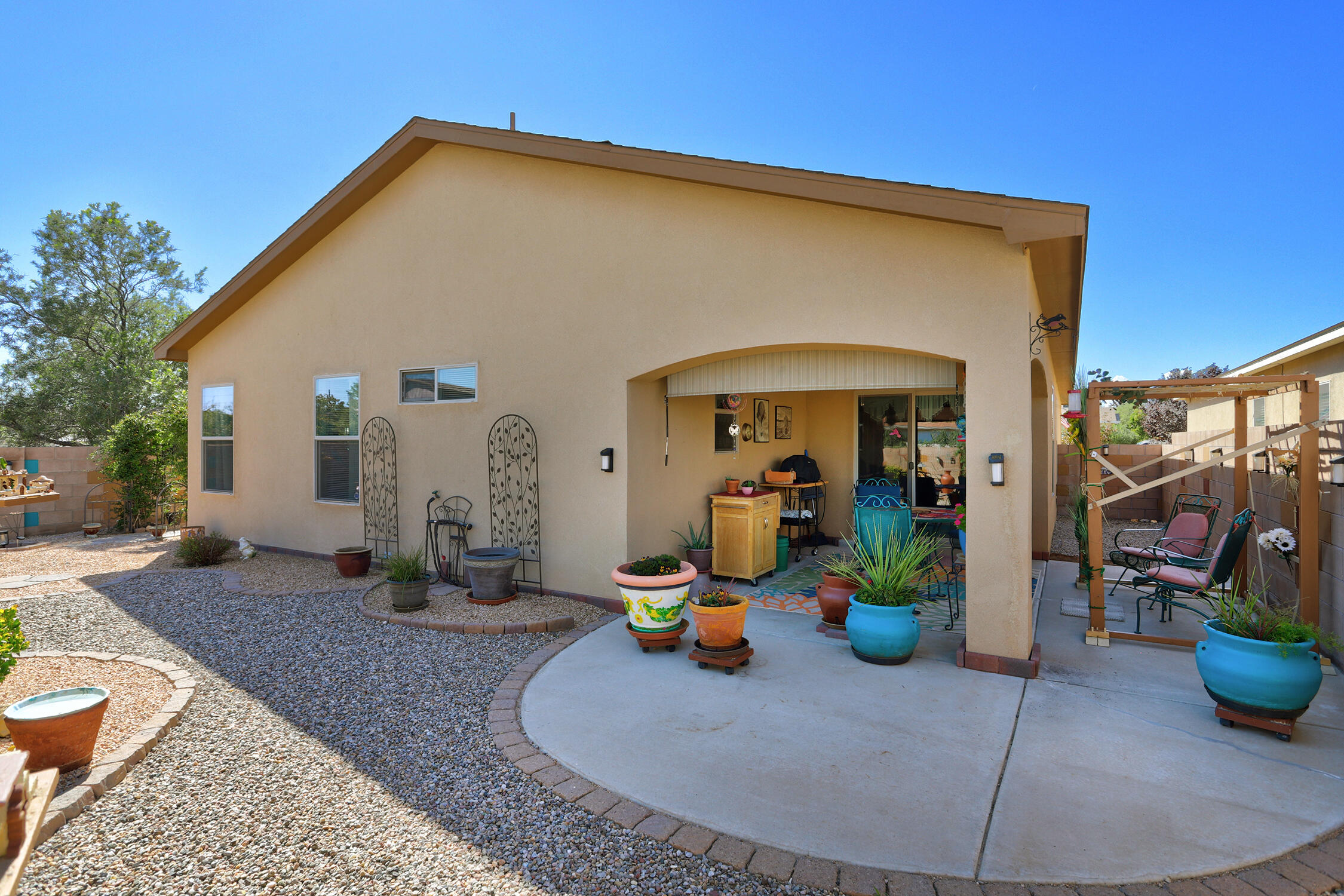 Photo 4 — 758 Redwood Street SW