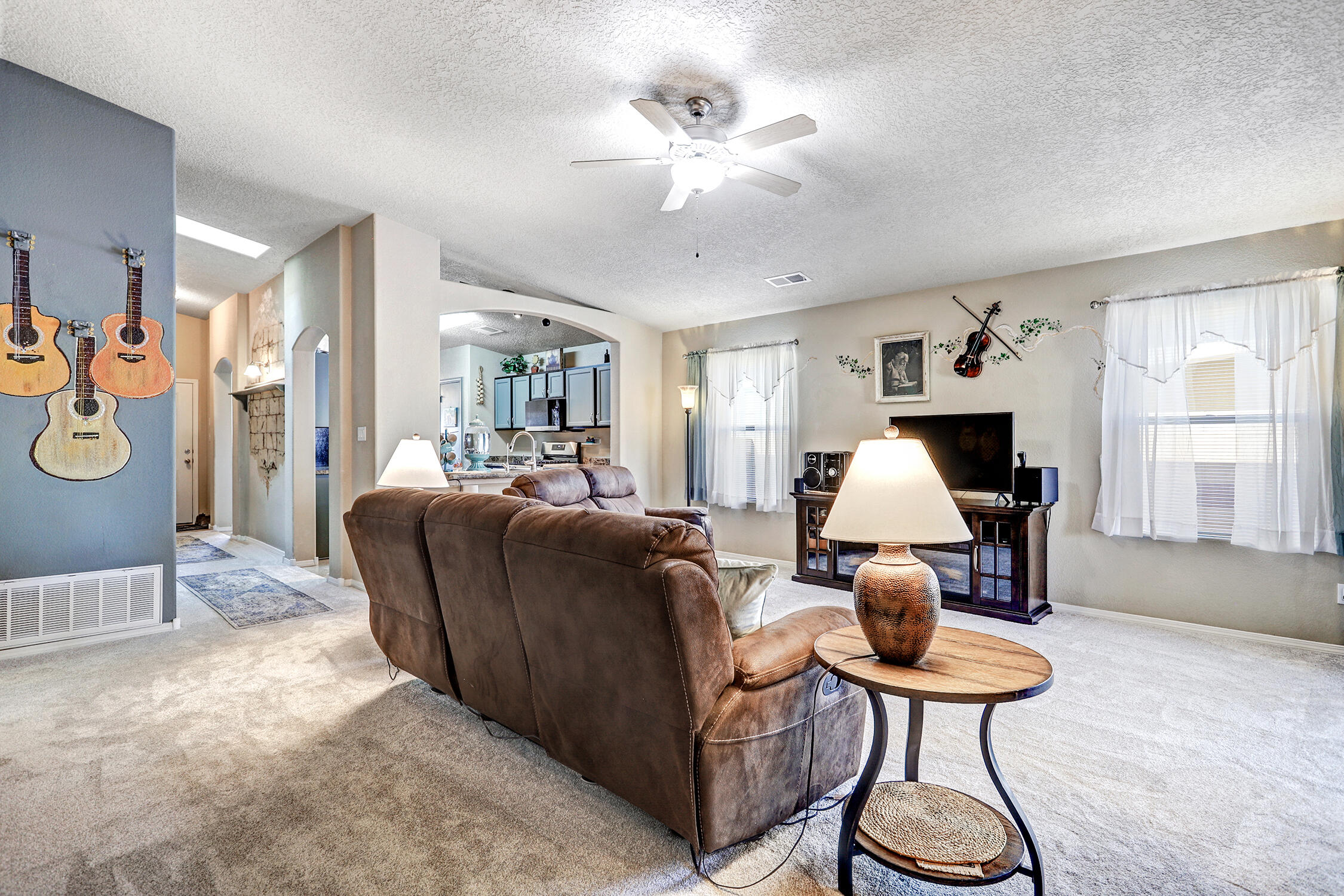 Photo 4 — 758 Redwood Street SW