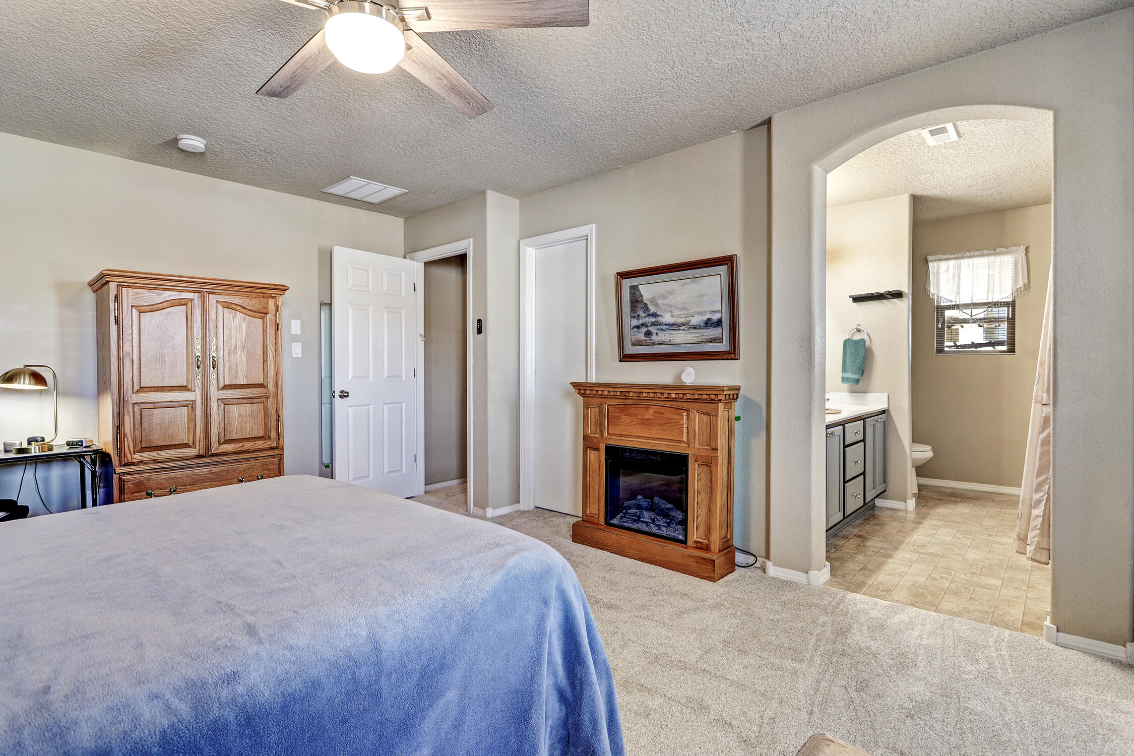 Photo 2 — 758 Redwood Street SW