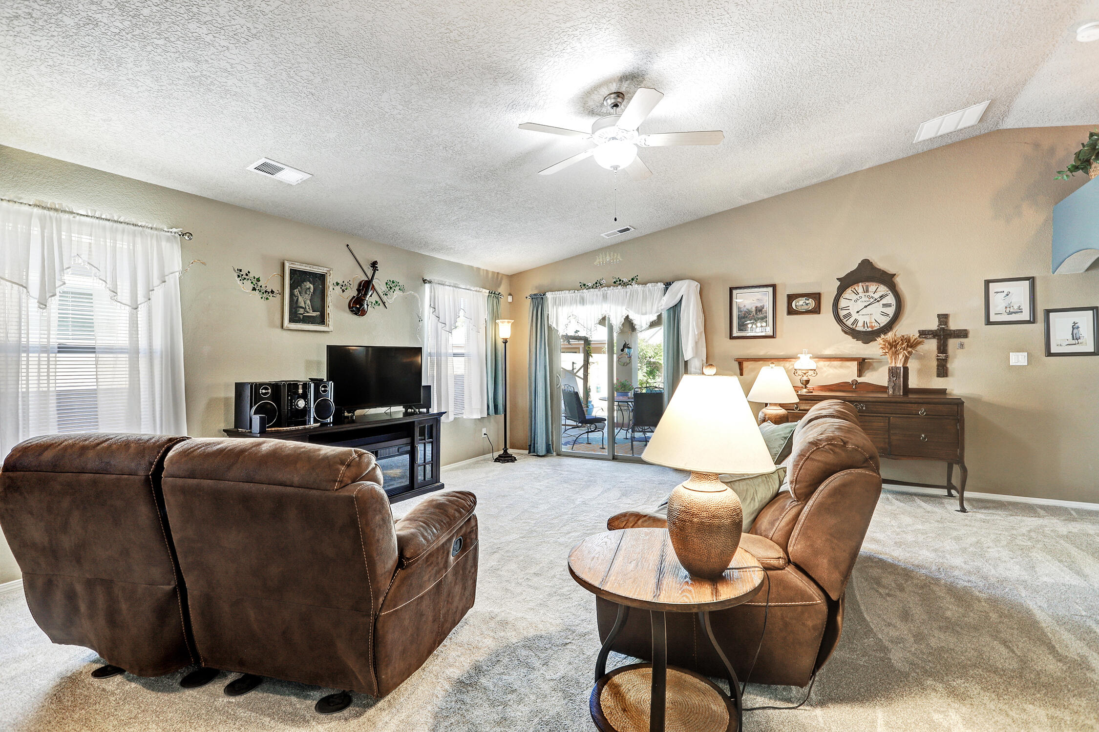 Photo 19 — 758 Redwood Street SW