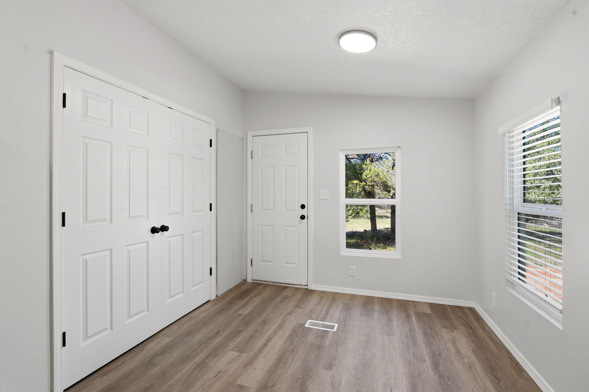 Photo 12 — 136 Holli Loop