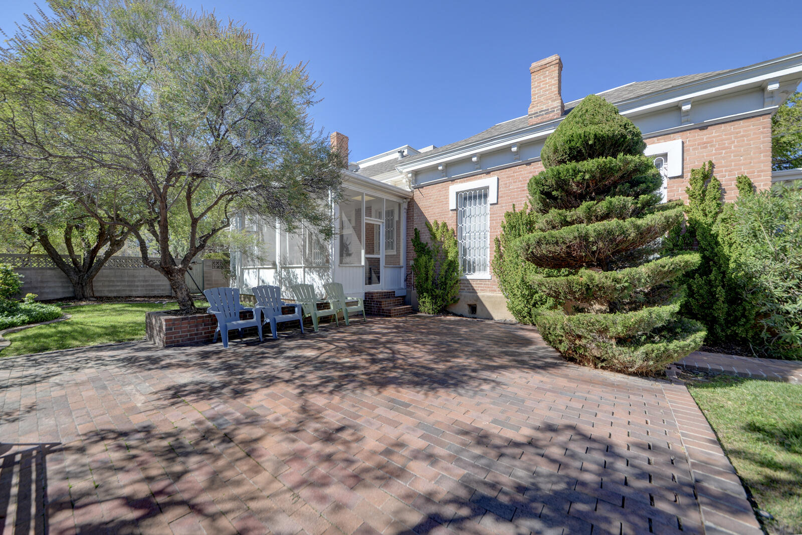 Photo 3 — 909 Copper Avenue NW