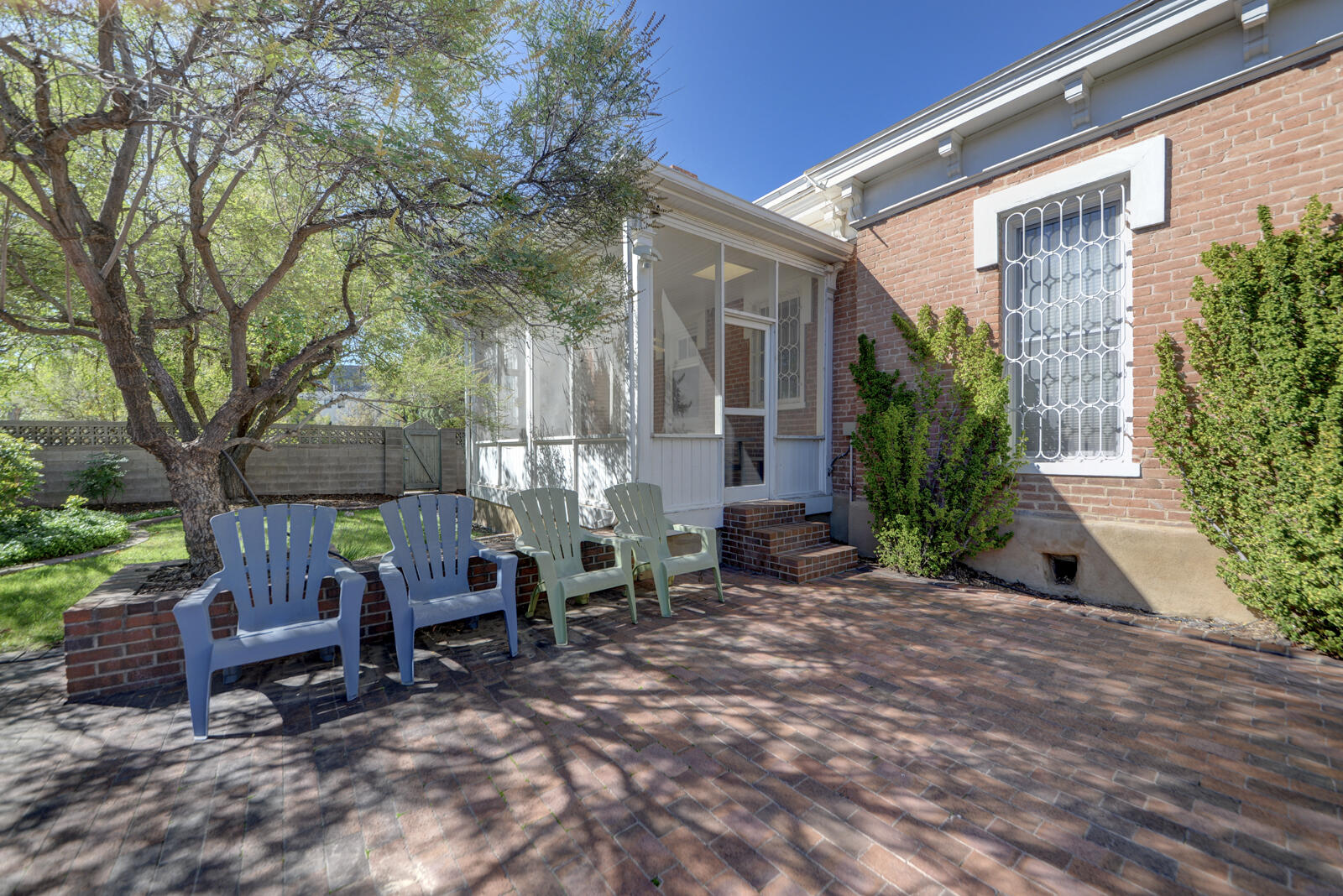 Photo 2 — 909 Copper Avenue NW