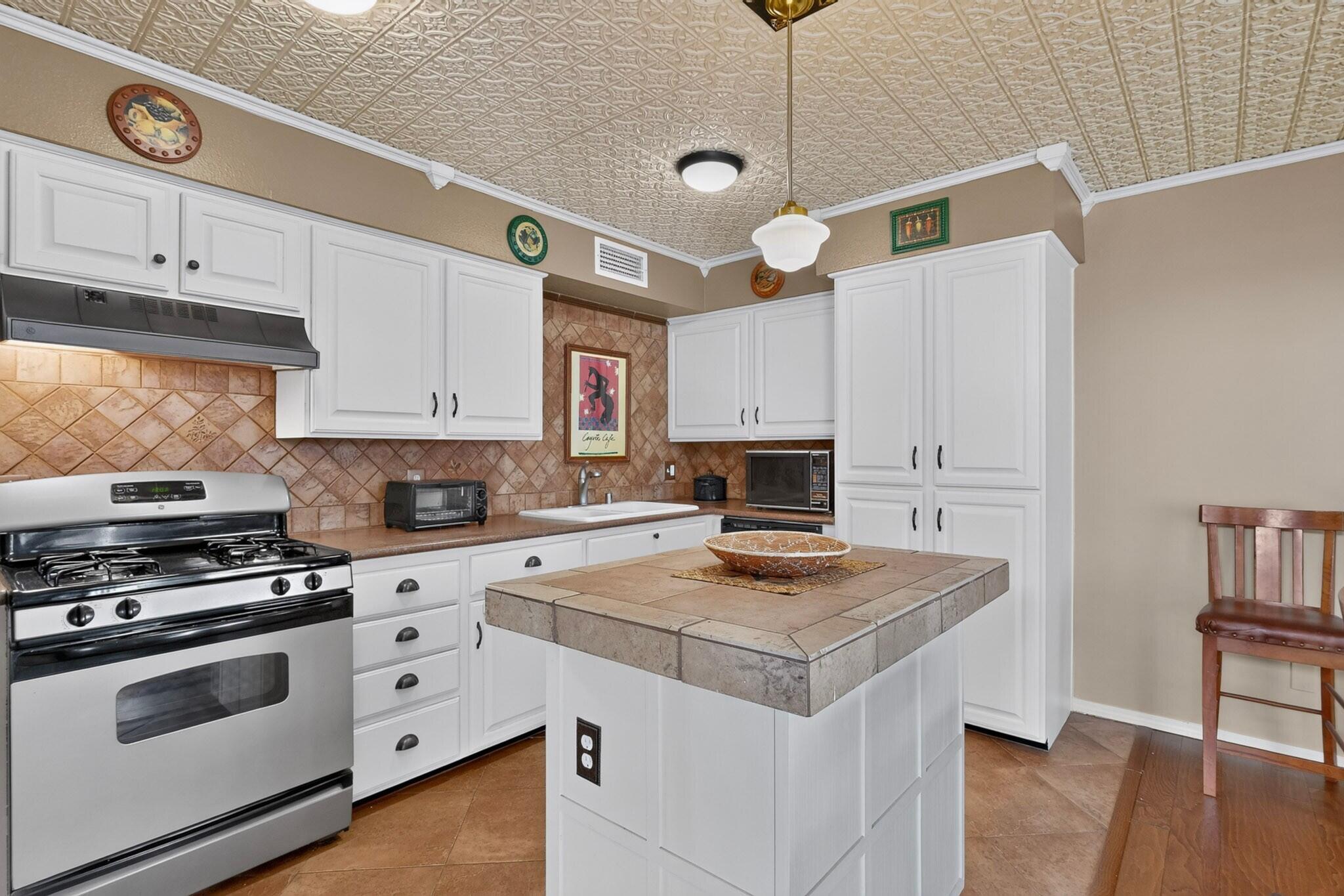 Photo 5 — 6623 Saint Josephs Avenue NW