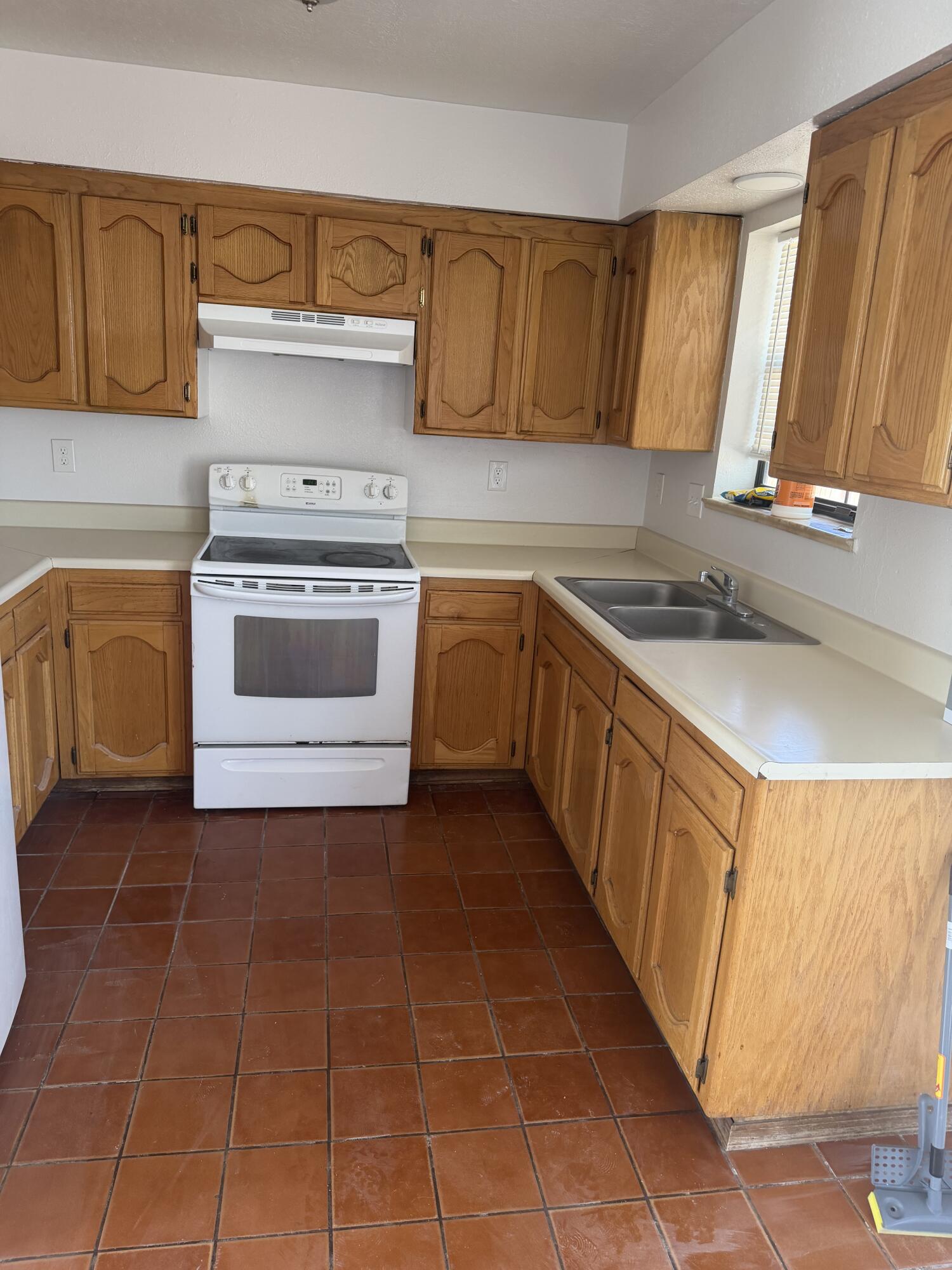 Photo 2 — 1624 Beatrice Lane
