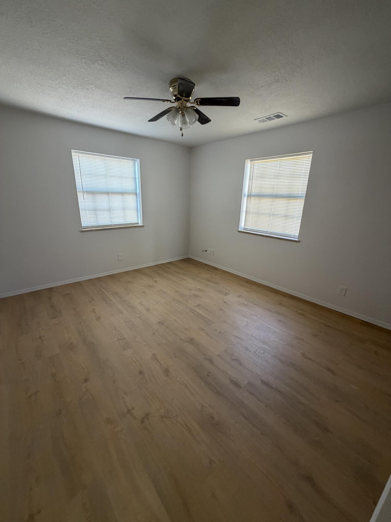Photo 6 — 1624 Beatrice Lane
