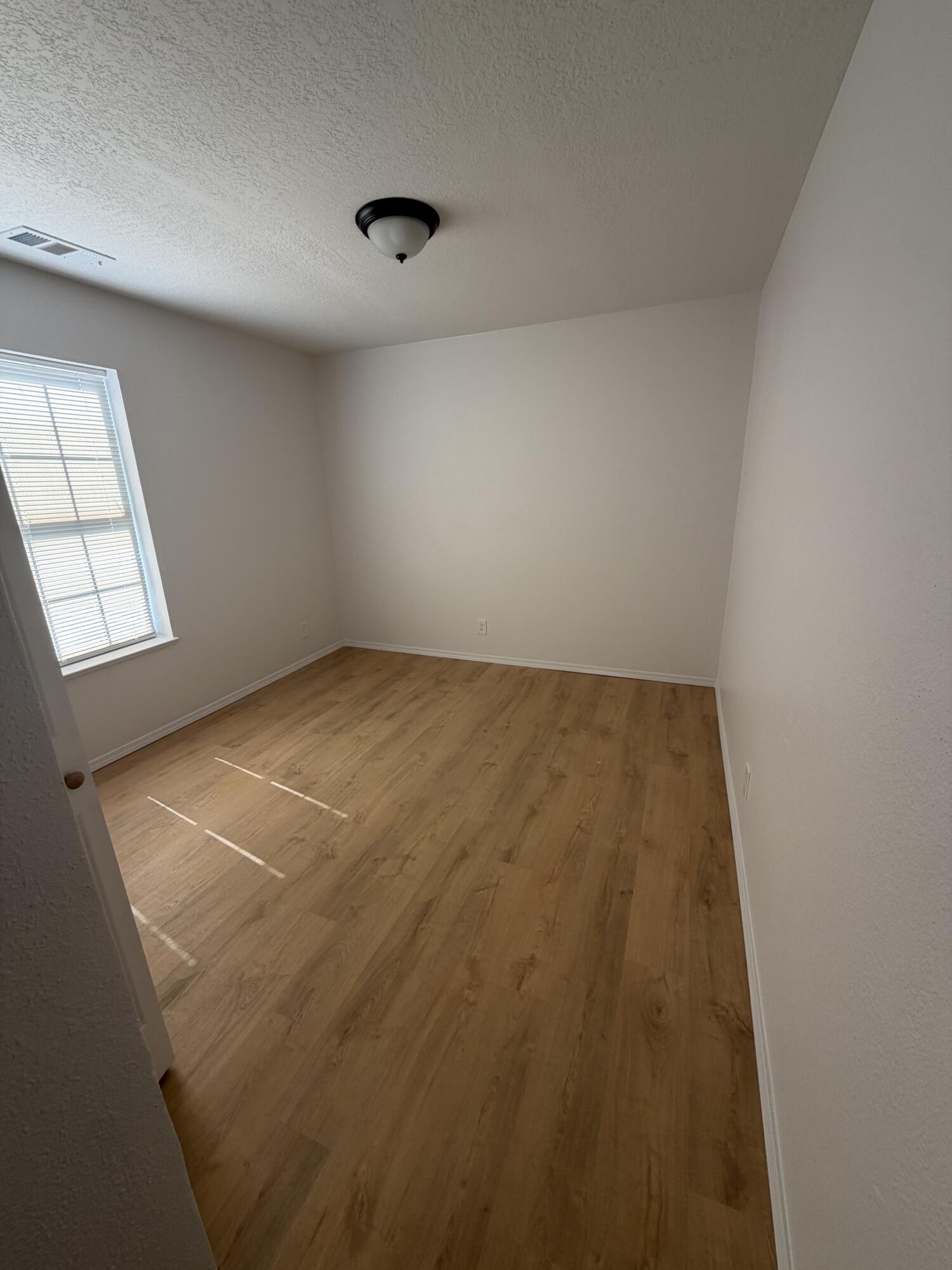 Photo 7 — 1624 Beatrice Lane