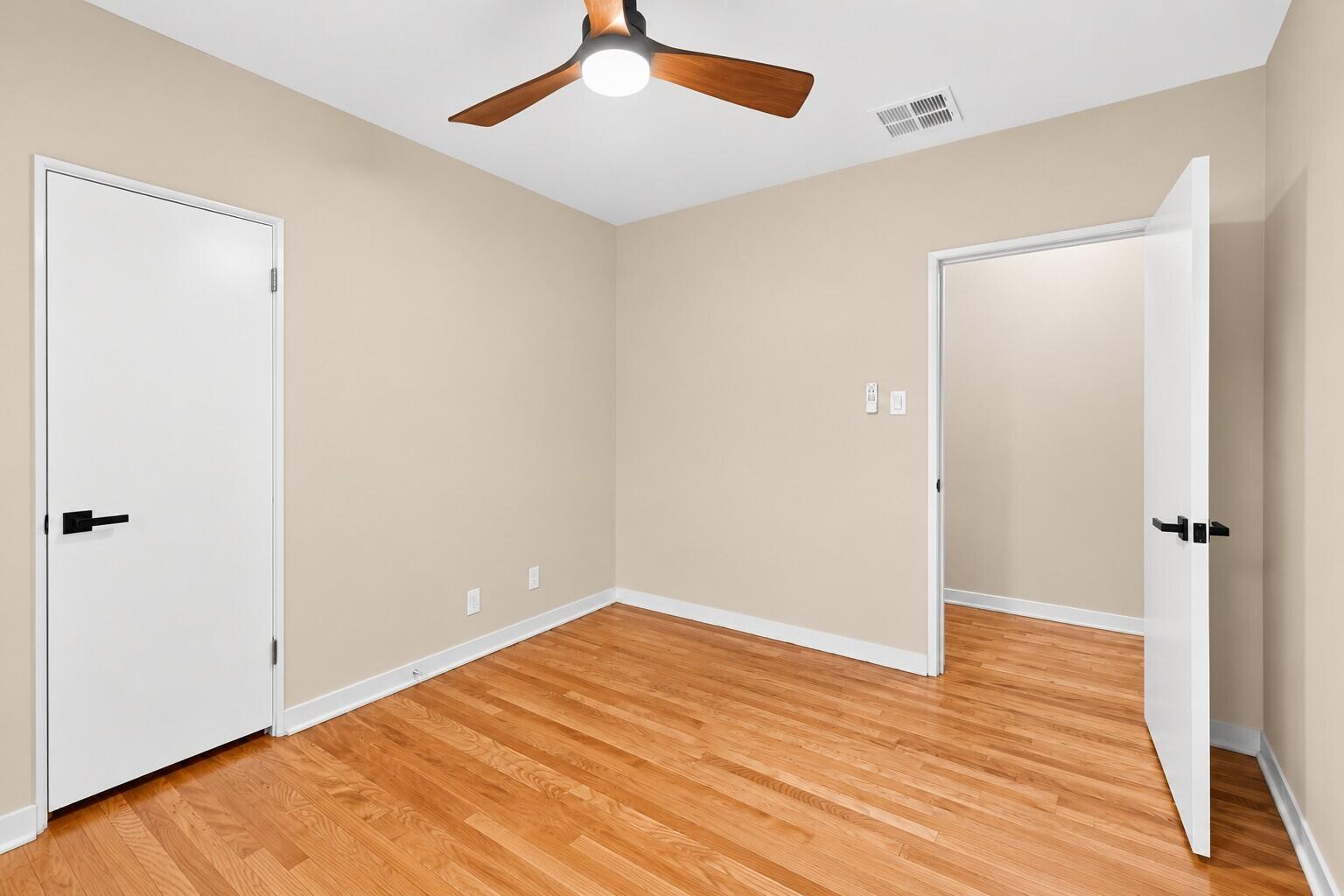 Photo 4 — 4462 Avenida Del Sol NE