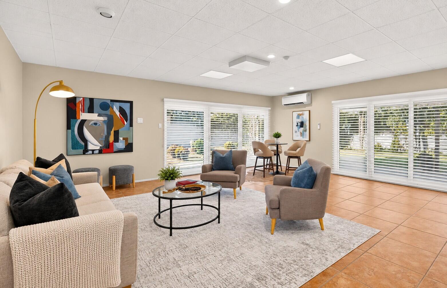 Photo 7 — 4462 Avenida Del Sol NE