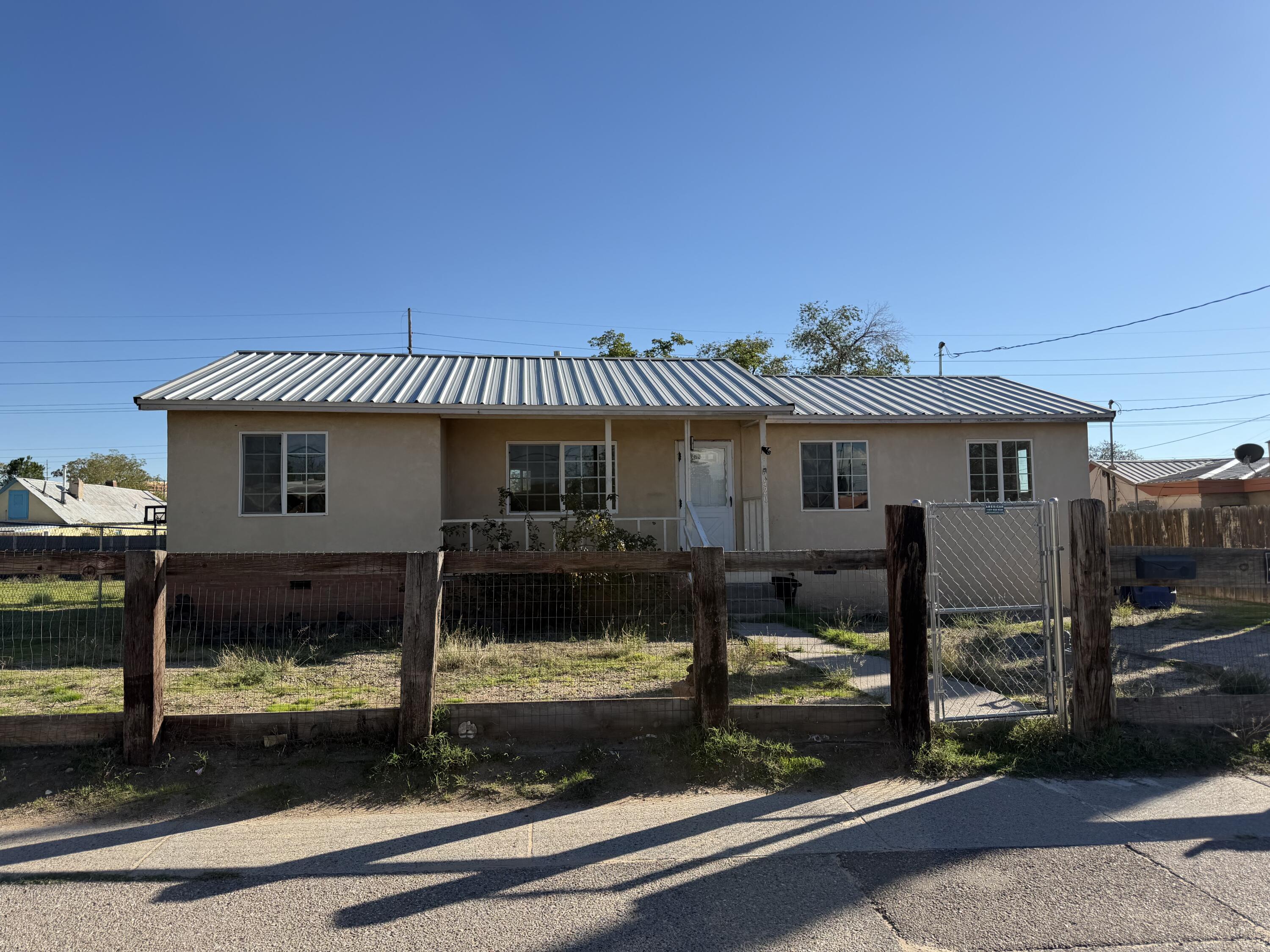 420 Gomez Avenue NE, Albuquerque, NM 87102