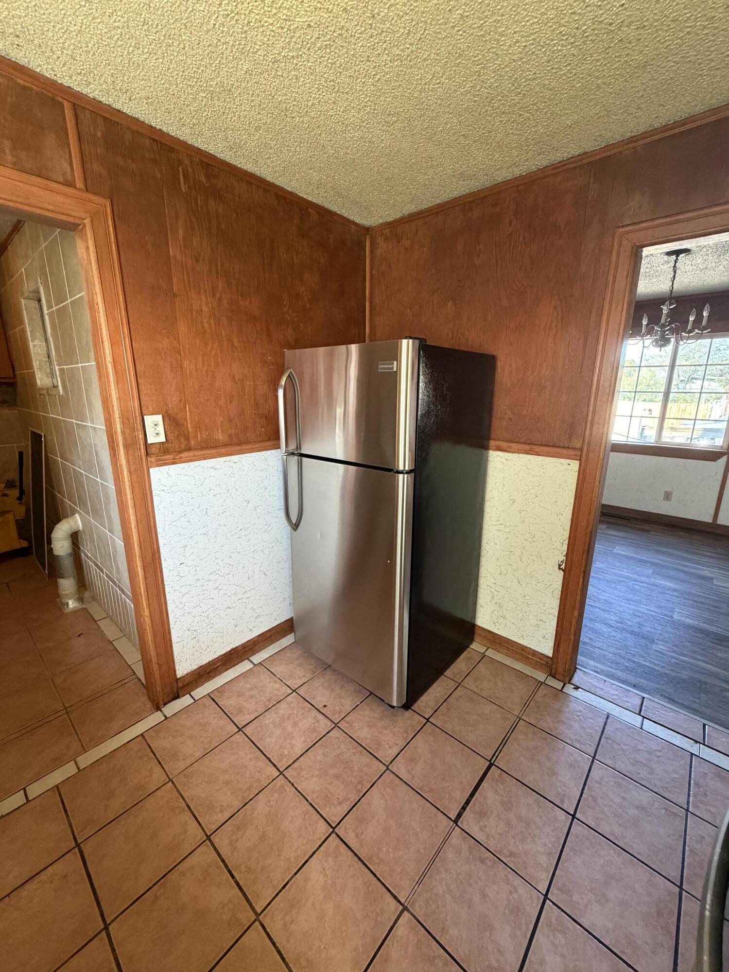 Photo 3 — 420 Gomez Avenue NE