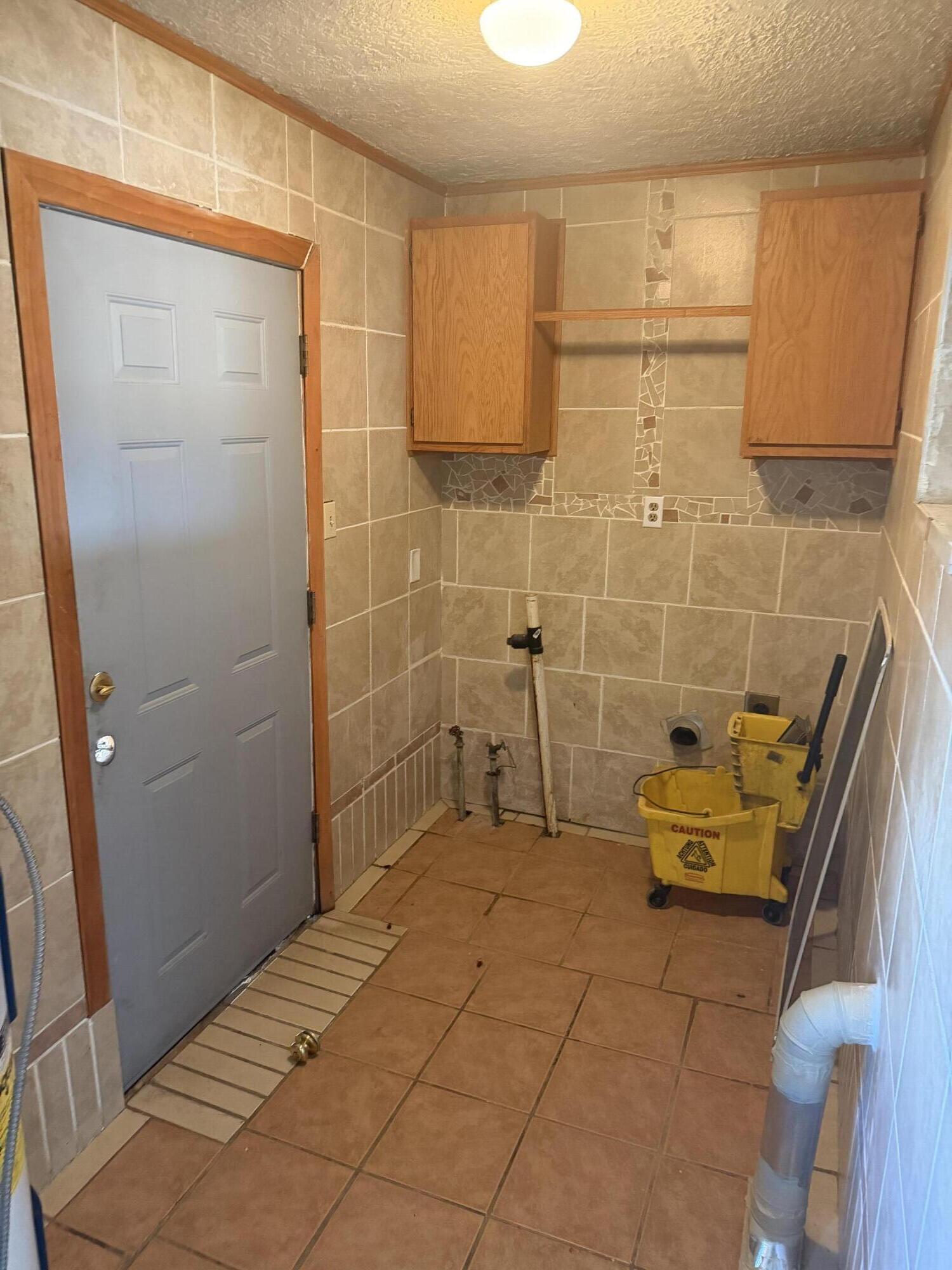 Photo 5 — 420 Gomez Avenue NE