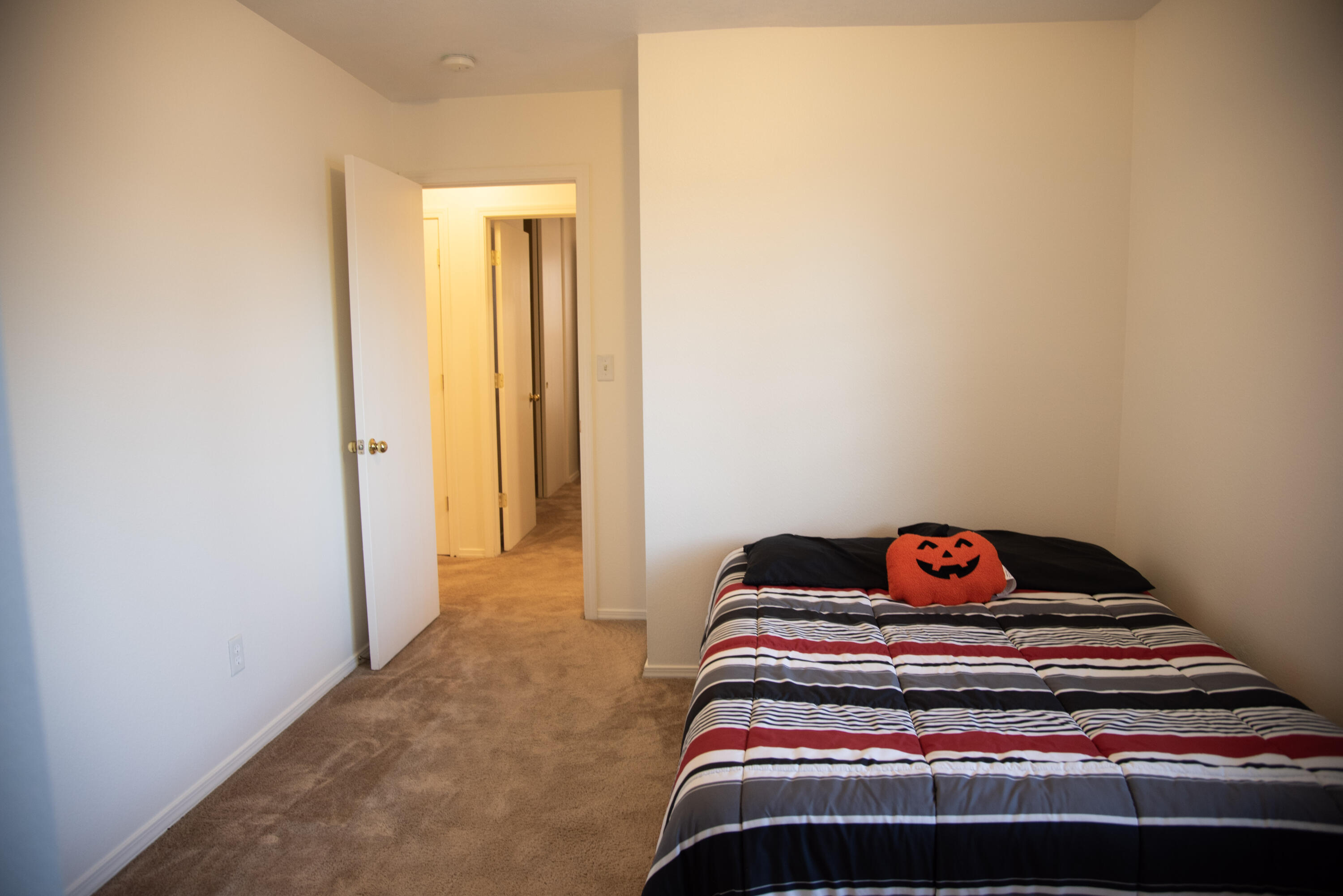Photo 14 — 7619 Greywolf Road SW