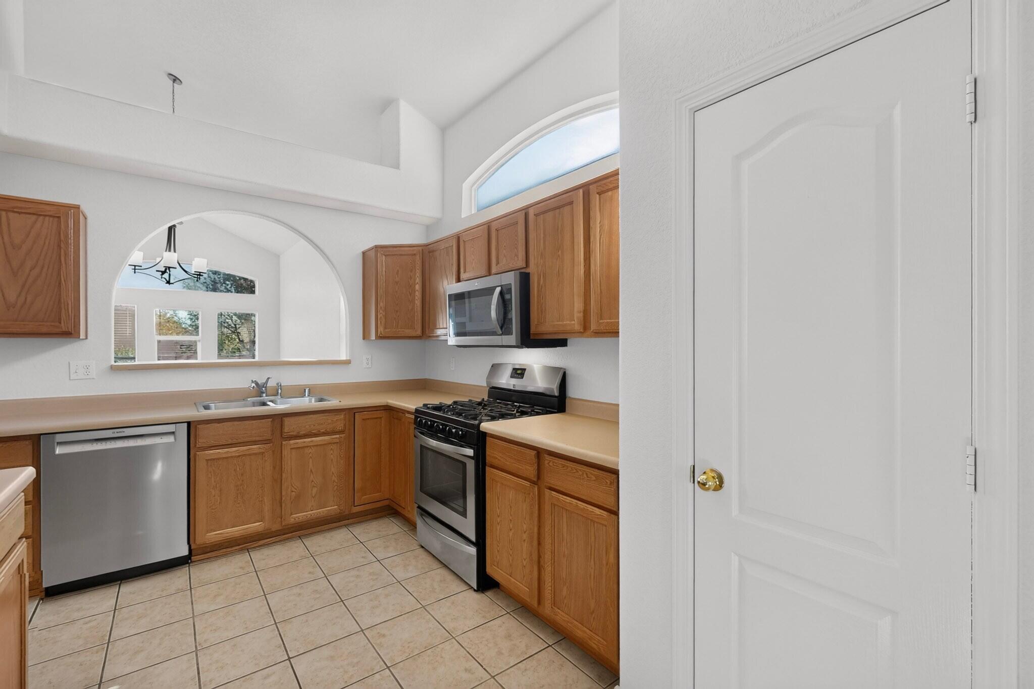 Photo 19 — 672 Peaceful Meadows Drive NE