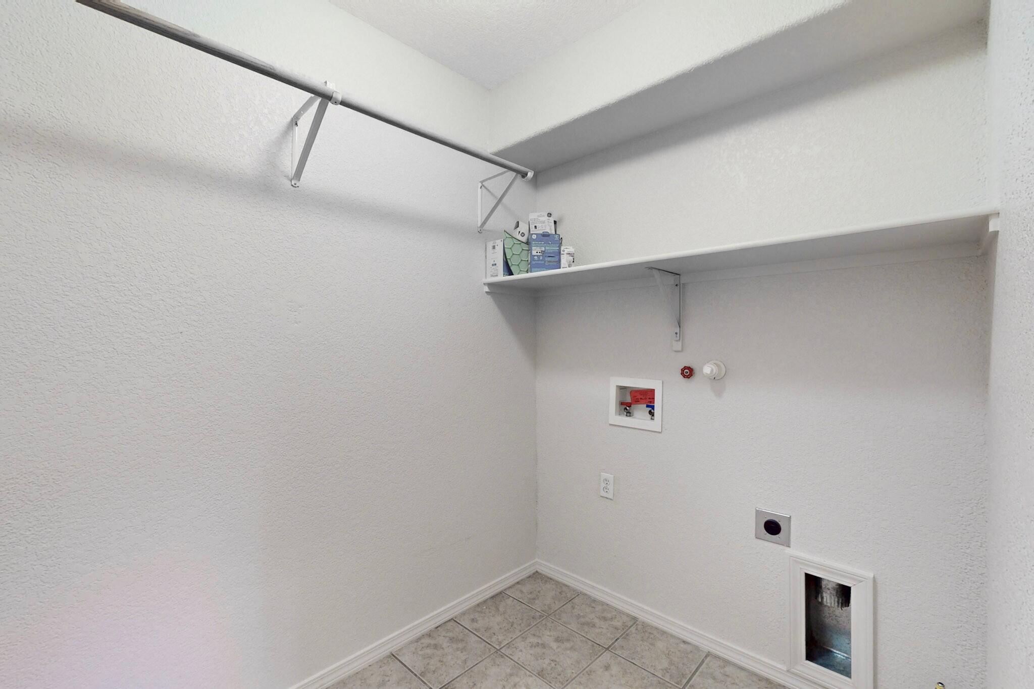 Photo 10 — 672 Peaceful Meadows Drive NE