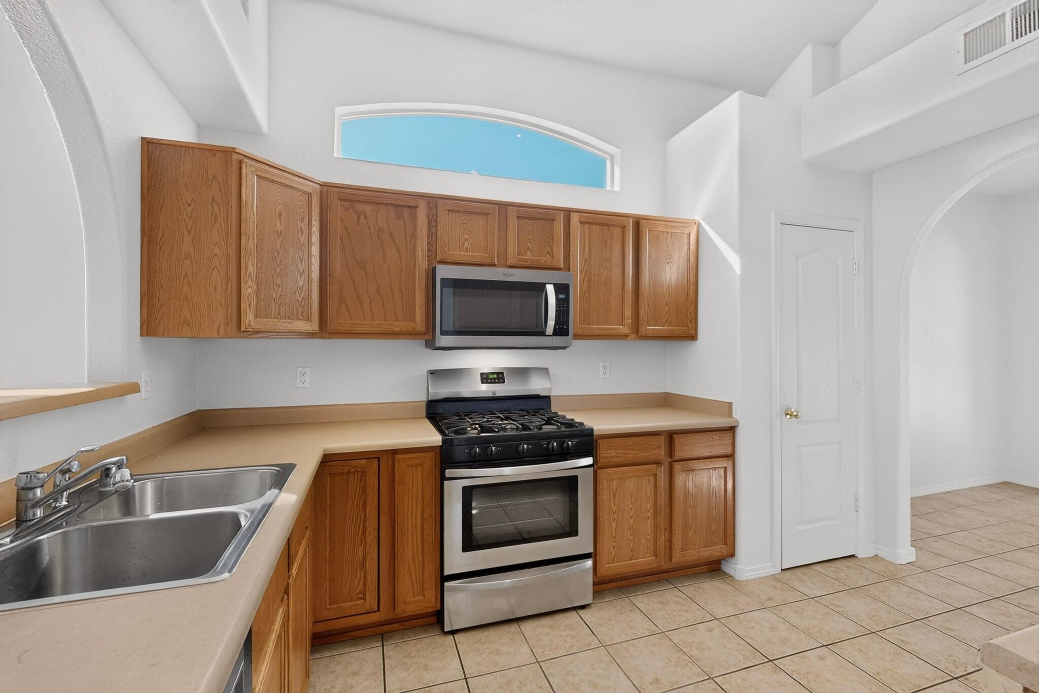 Photo 18 — 672 Peaceful Meadows Drive NE