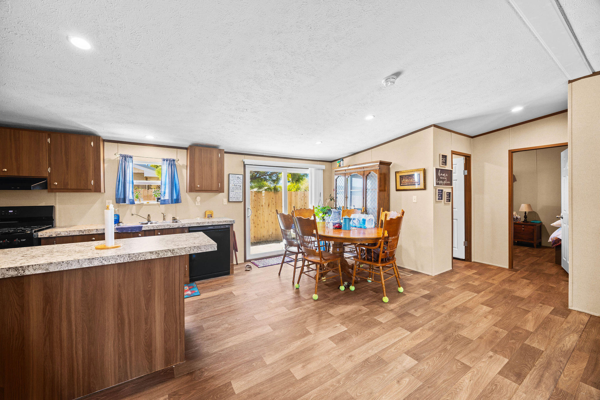 Photo 11 — 809 Maple Avenue