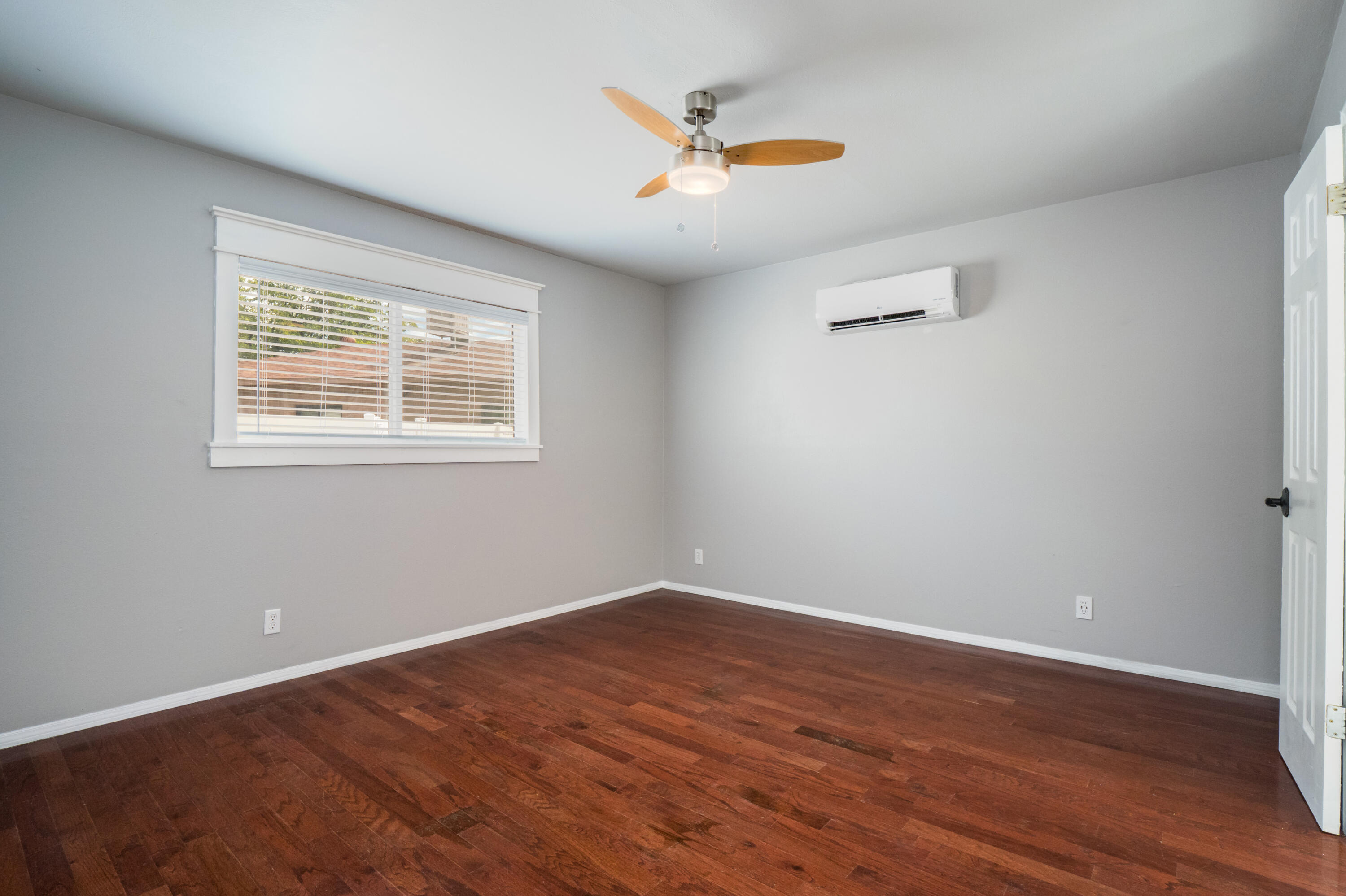 Photo 18 — 9109 Somervell Court NE