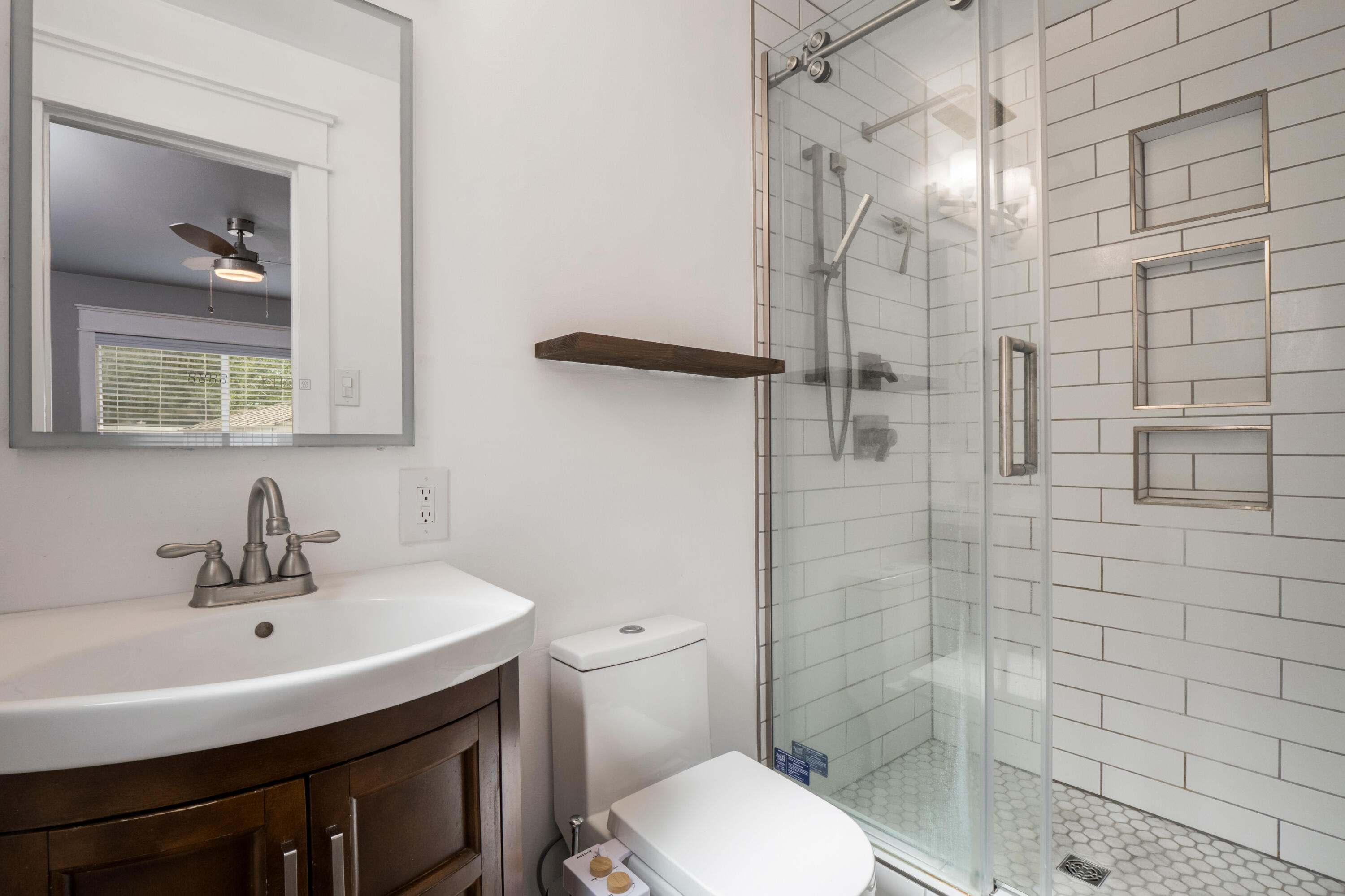 Photo 16 — 9109 Somervell Court NE