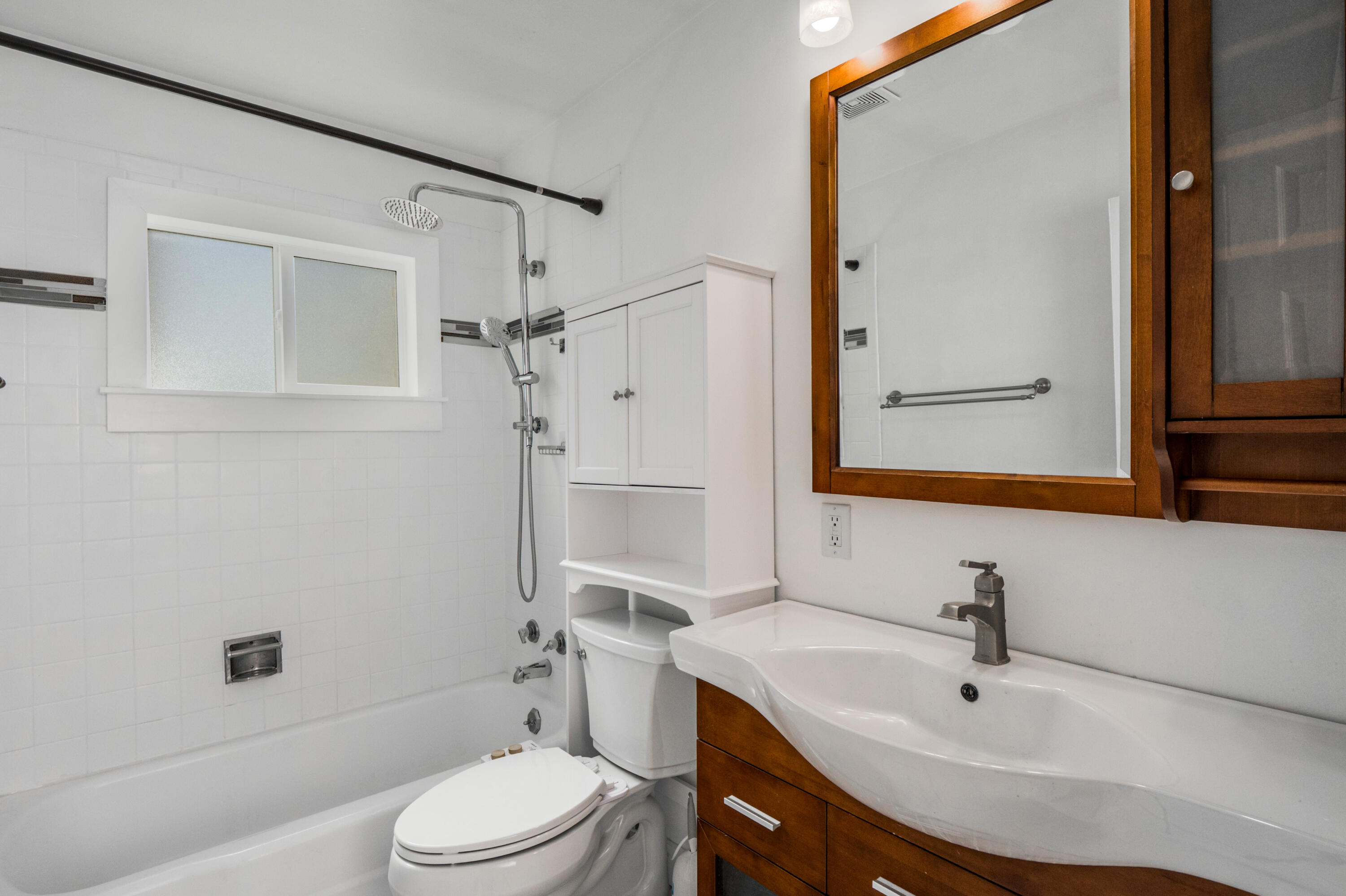 Photo 12 — 9109 Somervell Court NE