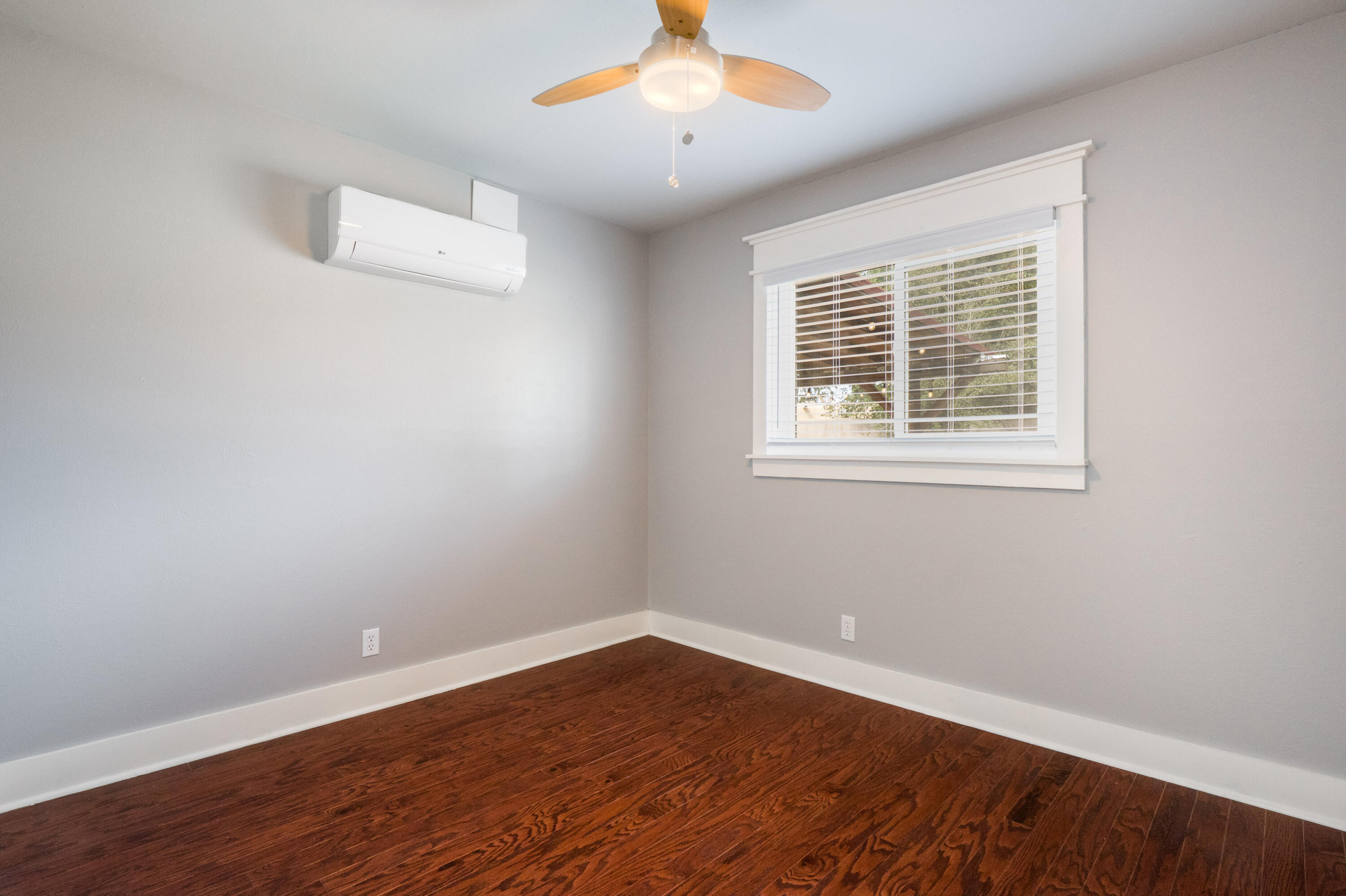 Photo 11 — 9109 Somervell Court NE