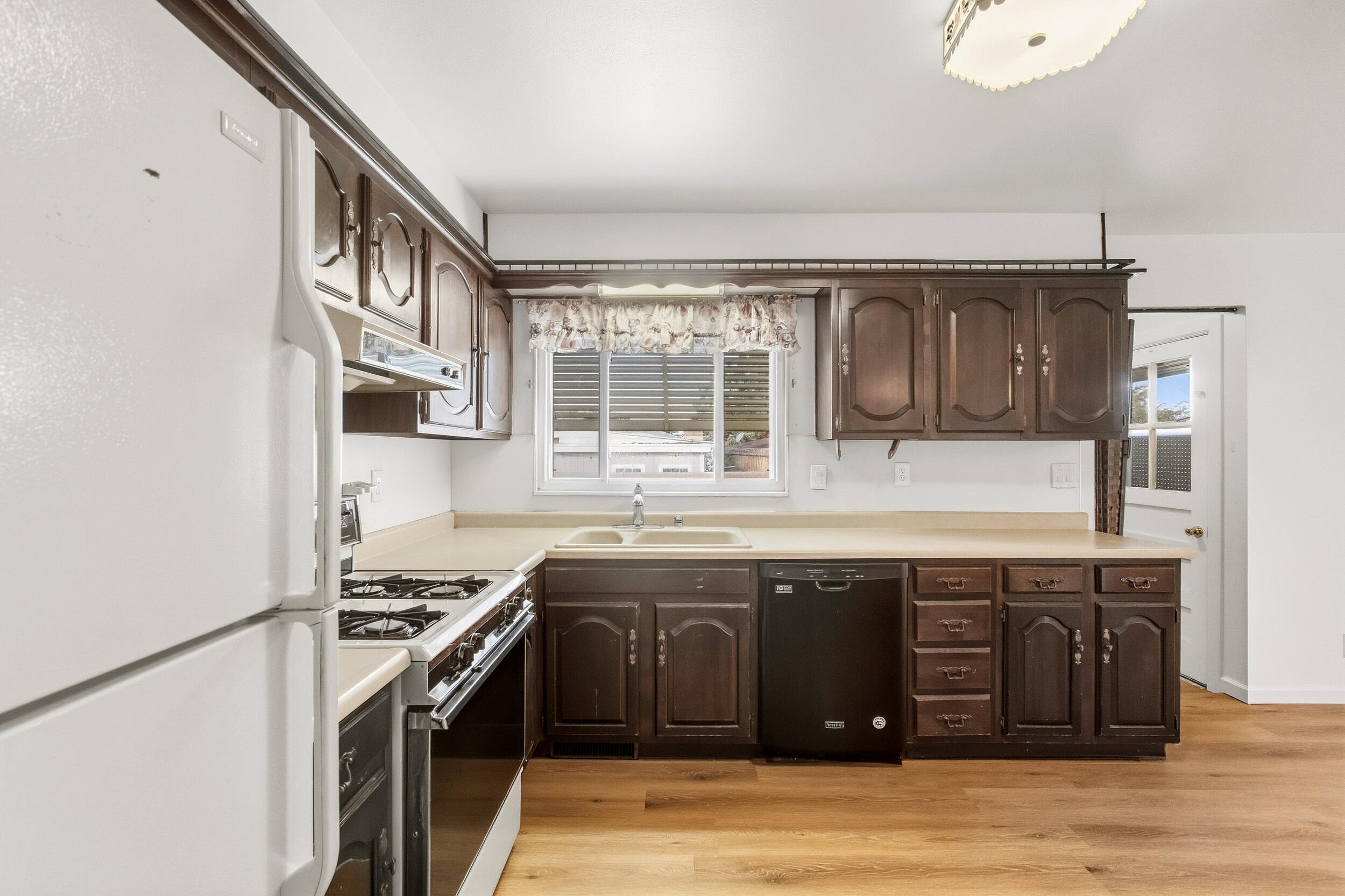 Photo 12 — 1513 Elizabeth Street NE