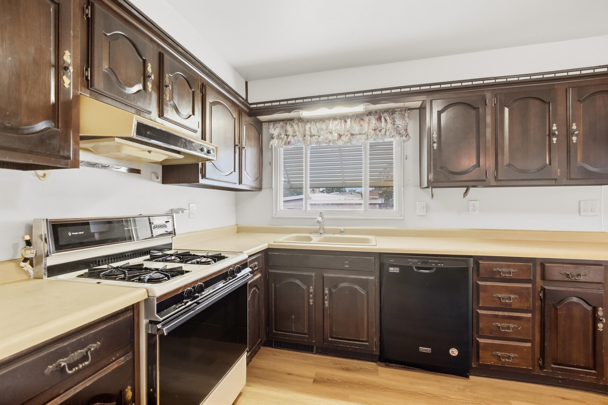 Photo 11 — 1513 Elizabeth Street NE