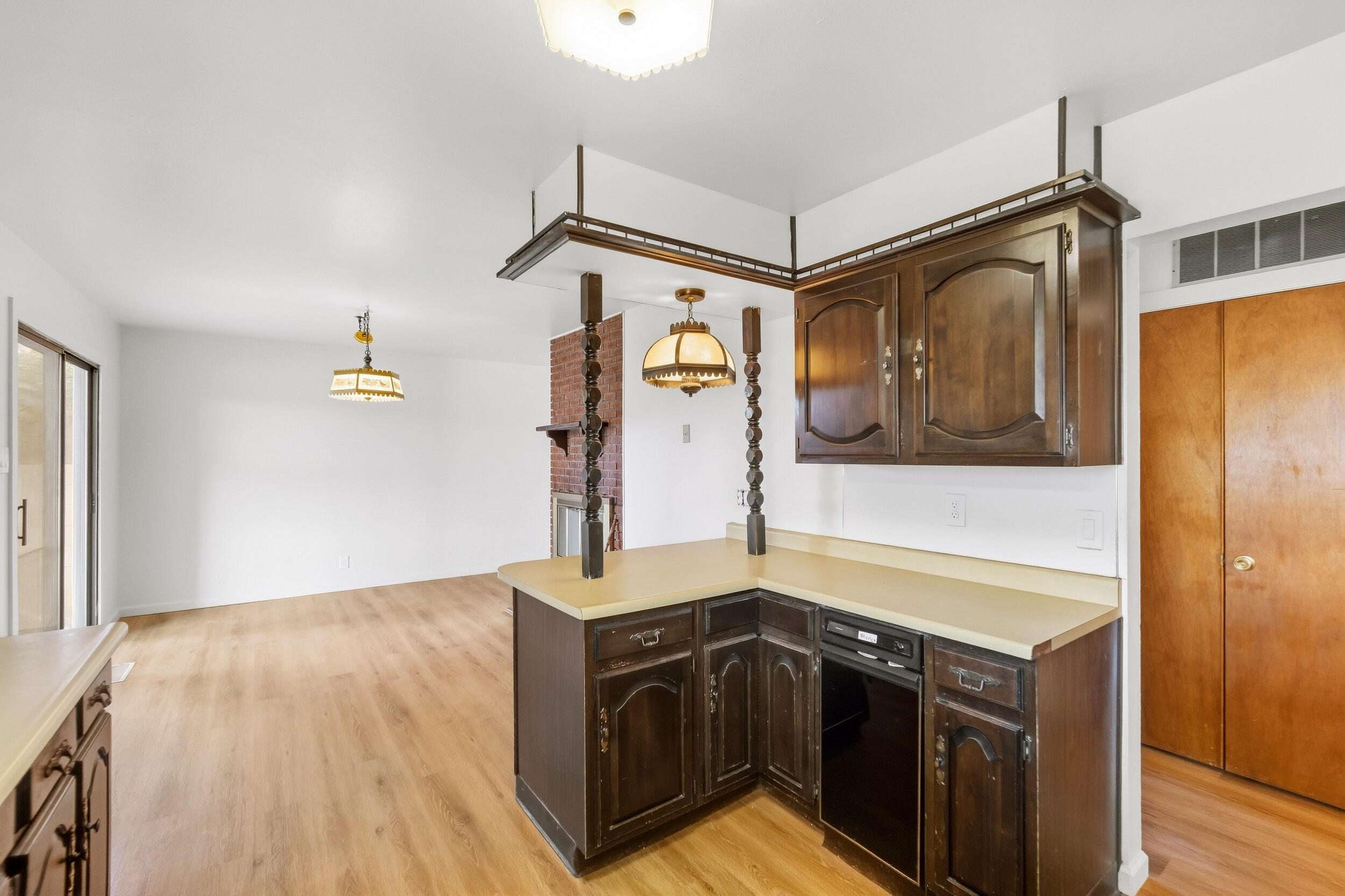Photo 9 — 1513 Elizabeth Street NE