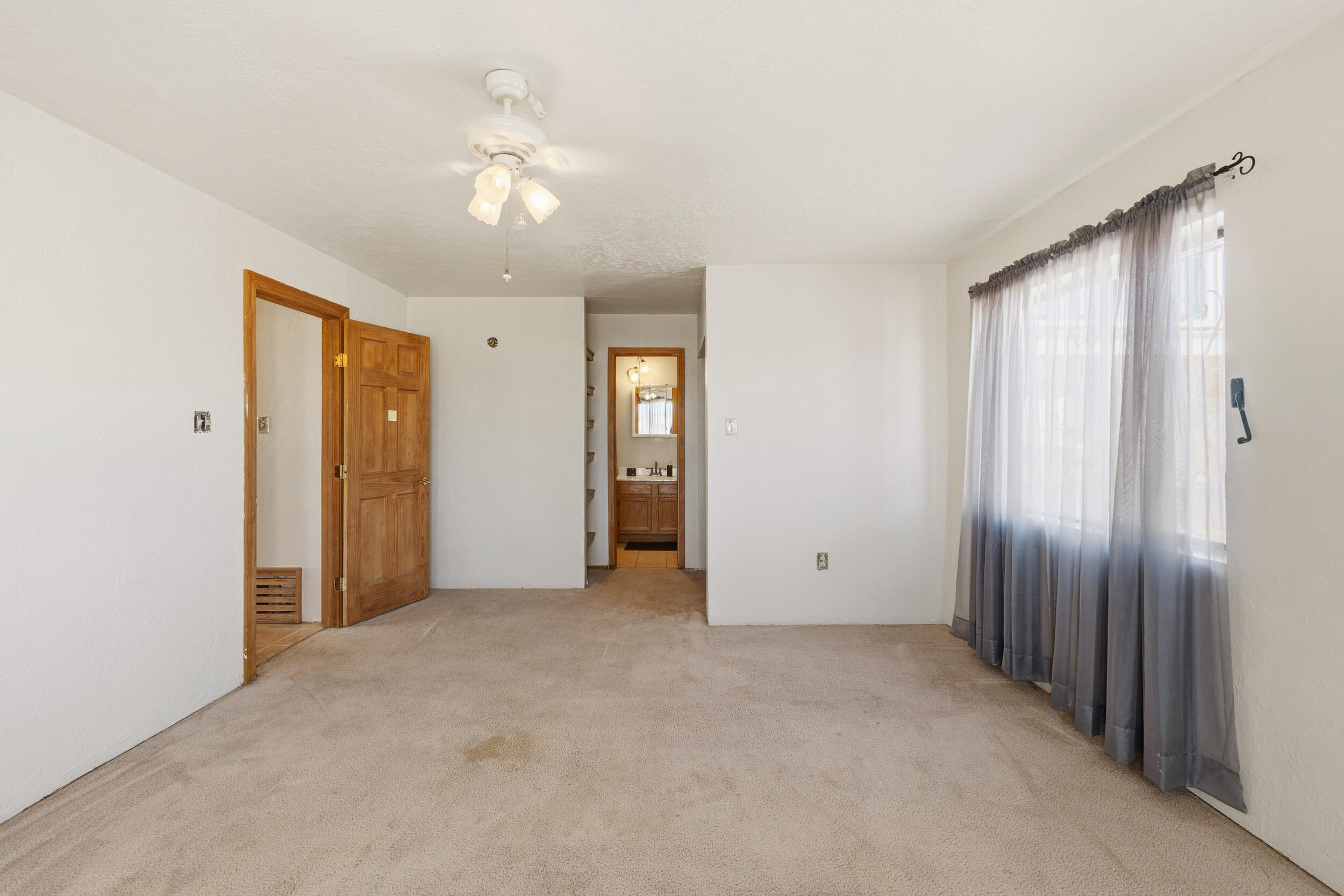 Photo 11 — 4707 Coors Boulevard SW