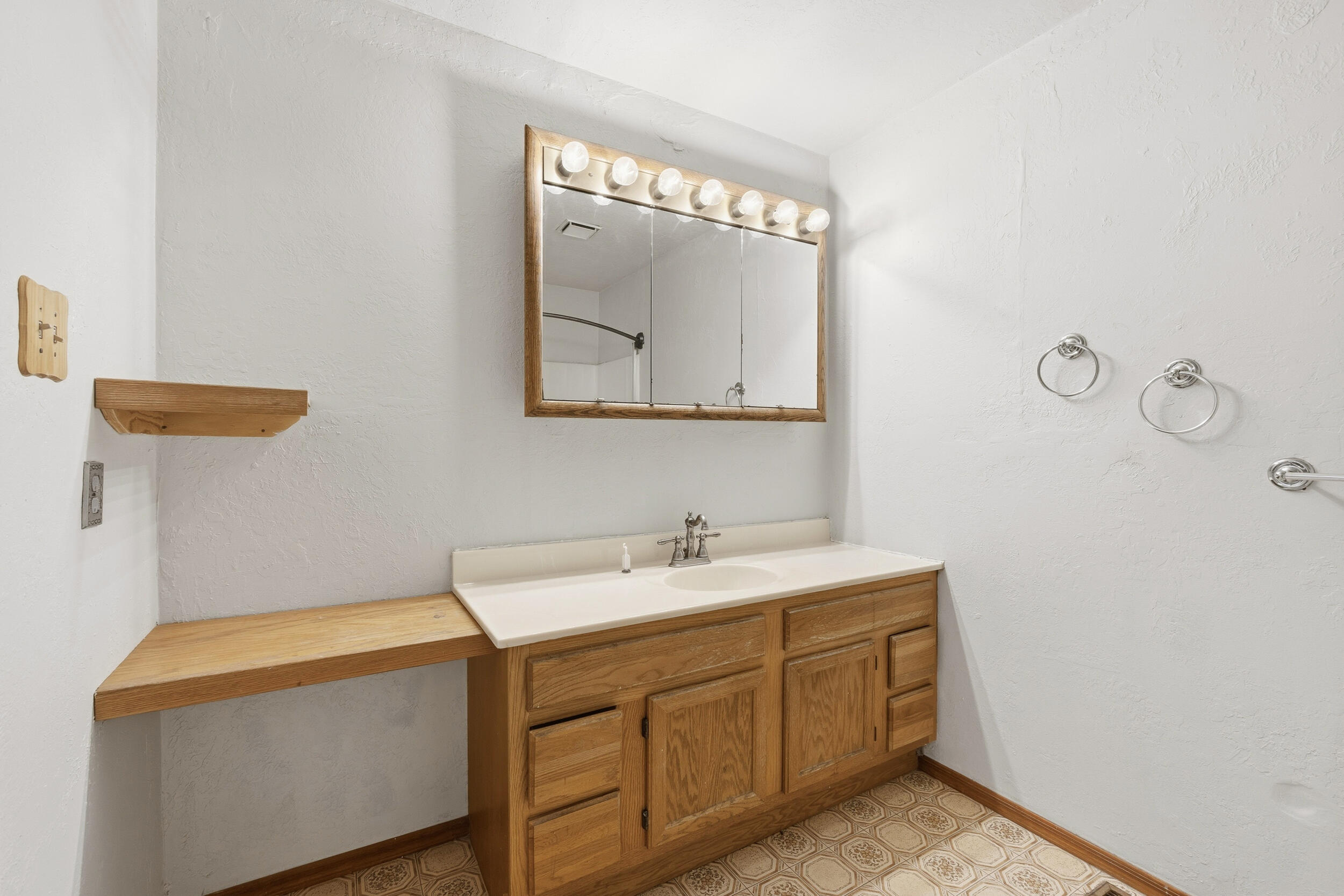 Photo 2 — 4707 Coors Boulevard SW