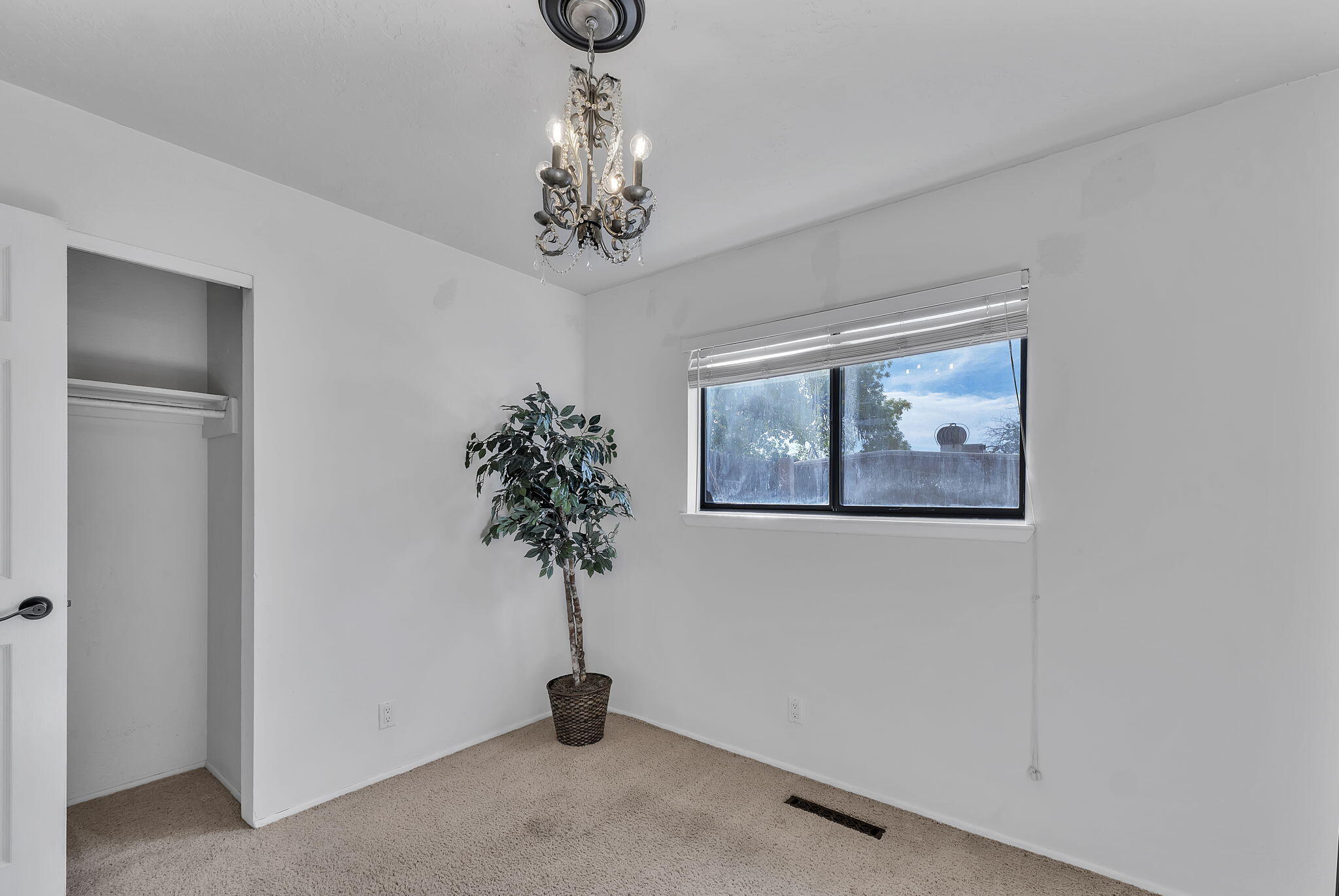 Photo 18 — 12515 Domingo Road NE