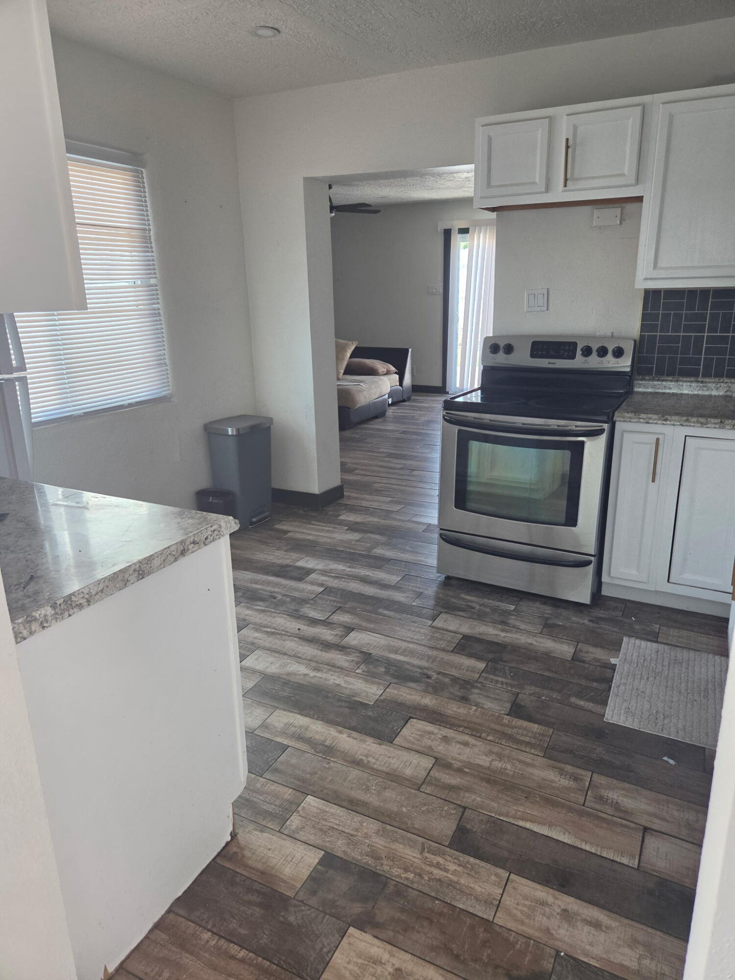 Photo 2 — 2918 Manzano Street NE
