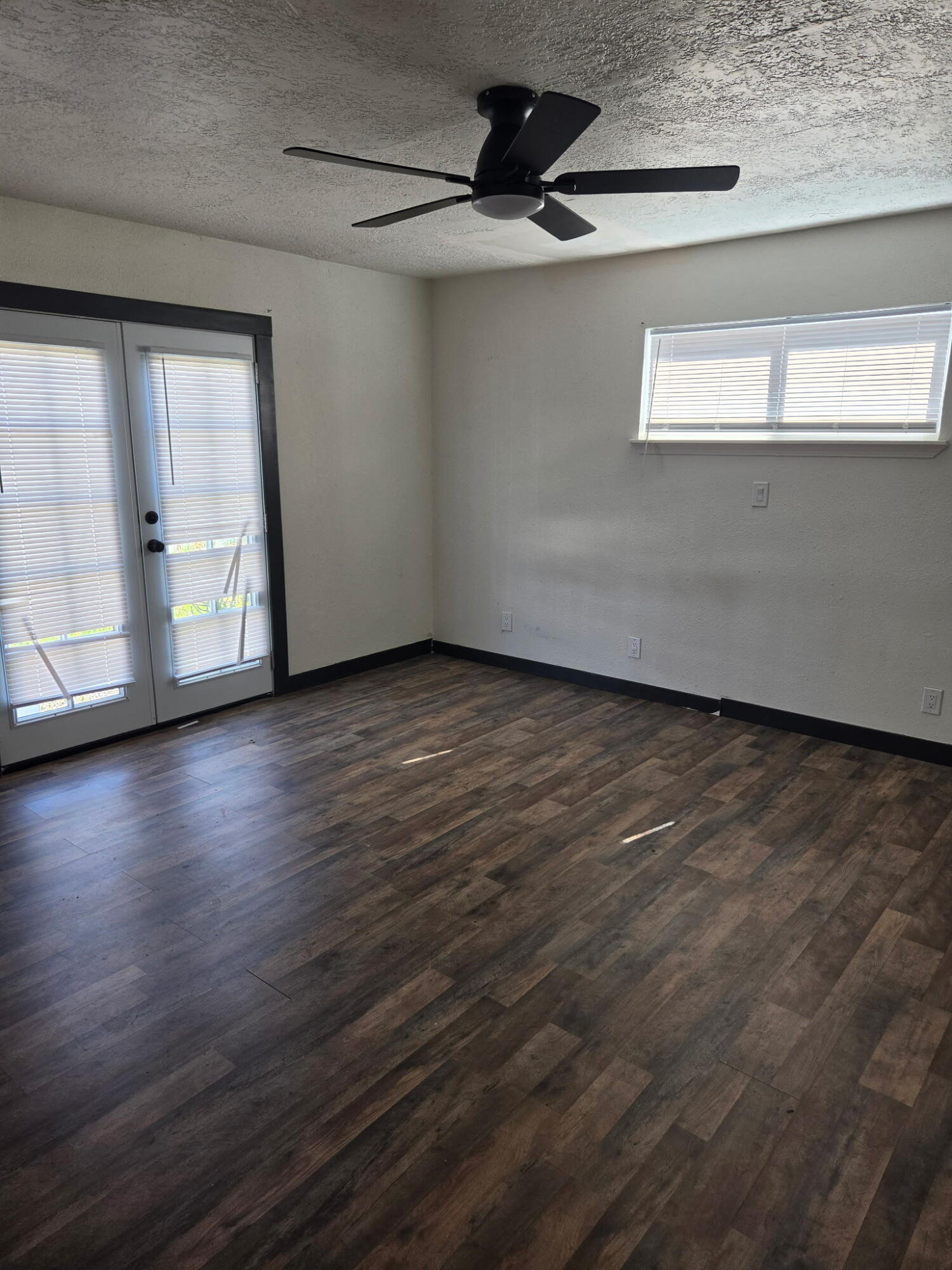 Photo 3 — 2918 Manzano Street NE