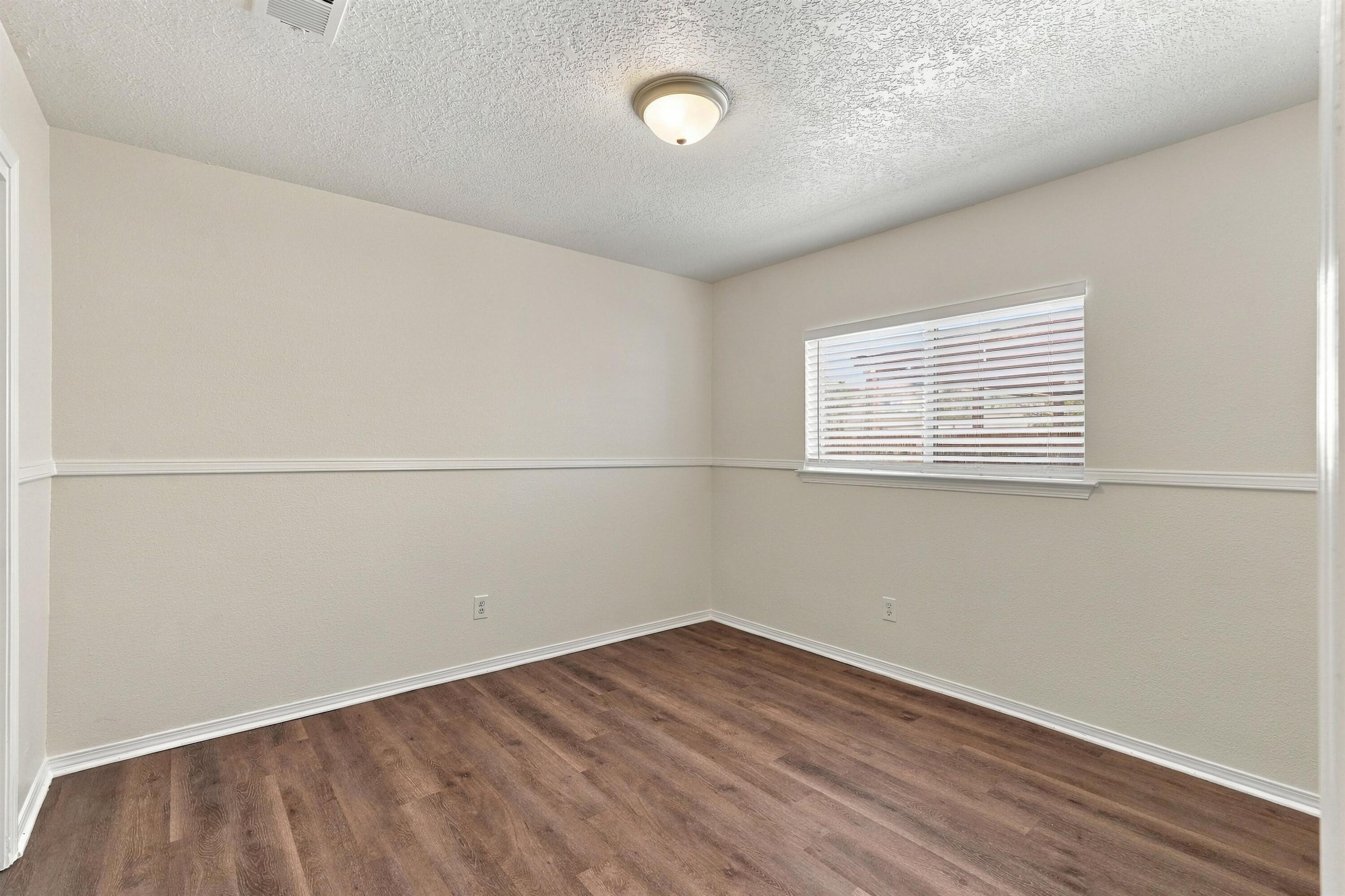 Photo 2 — 4039 Cresta Park Avenue NW