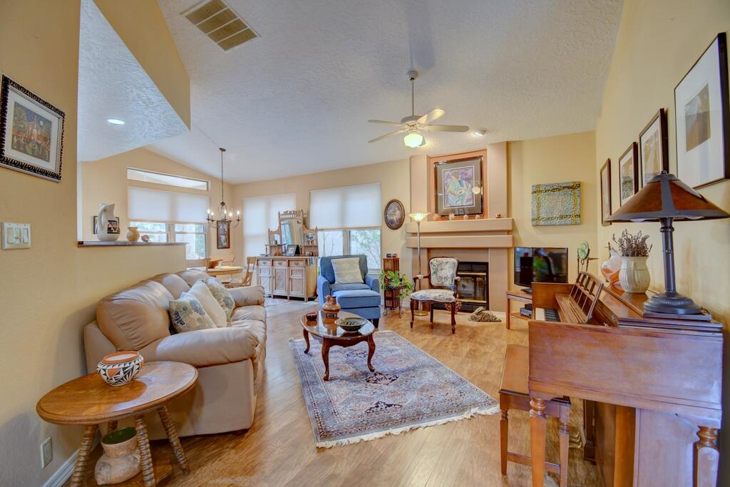 Photo 9 — 2408 High Point Court NE