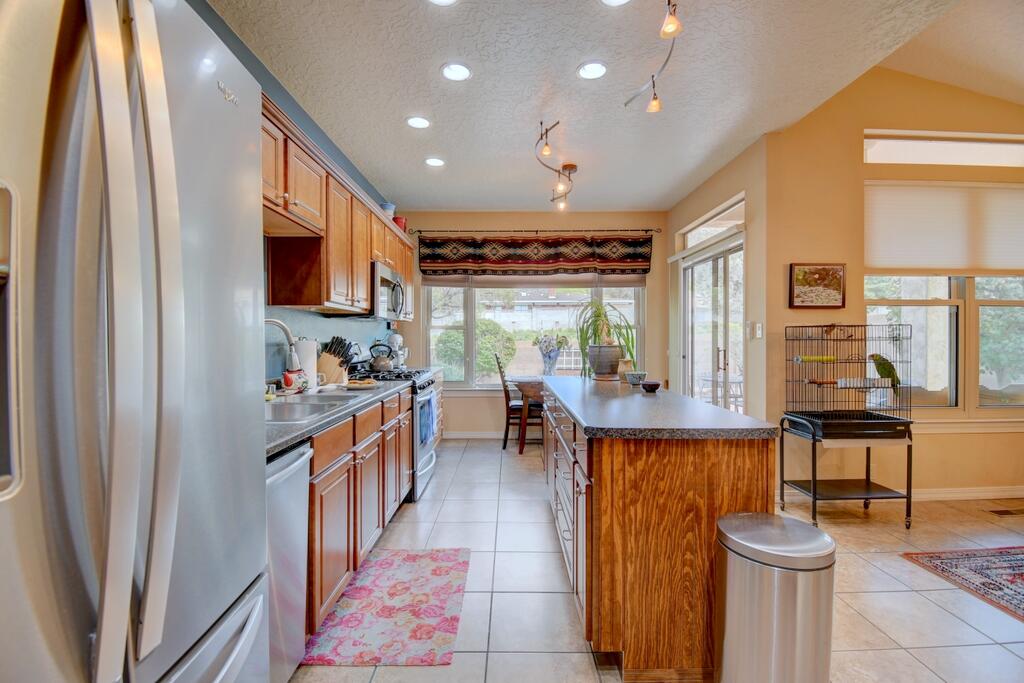 Photo 12 — 2408 High Point Court NE