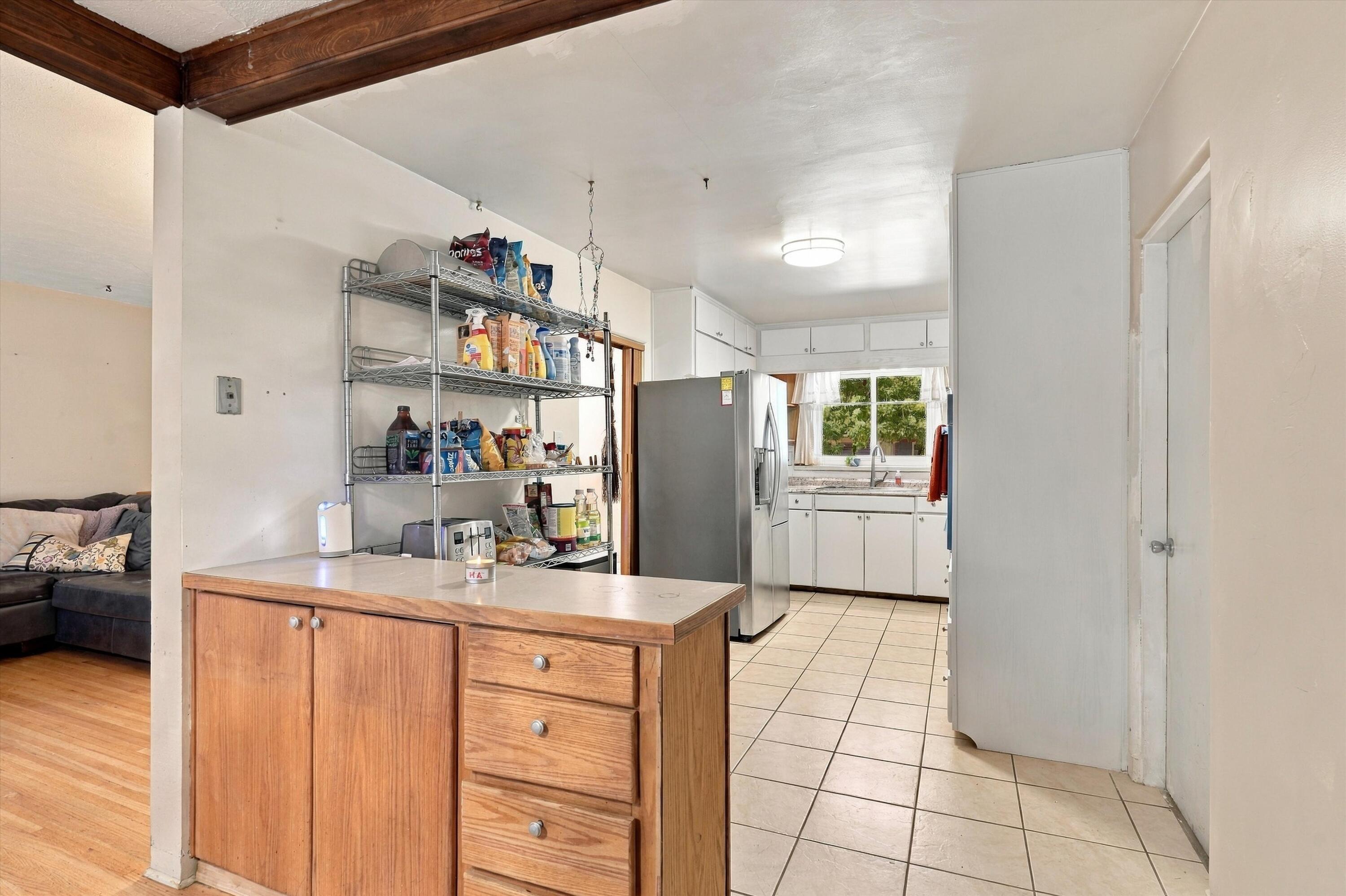 Photo 6 — 1300 Mesilla Street NE