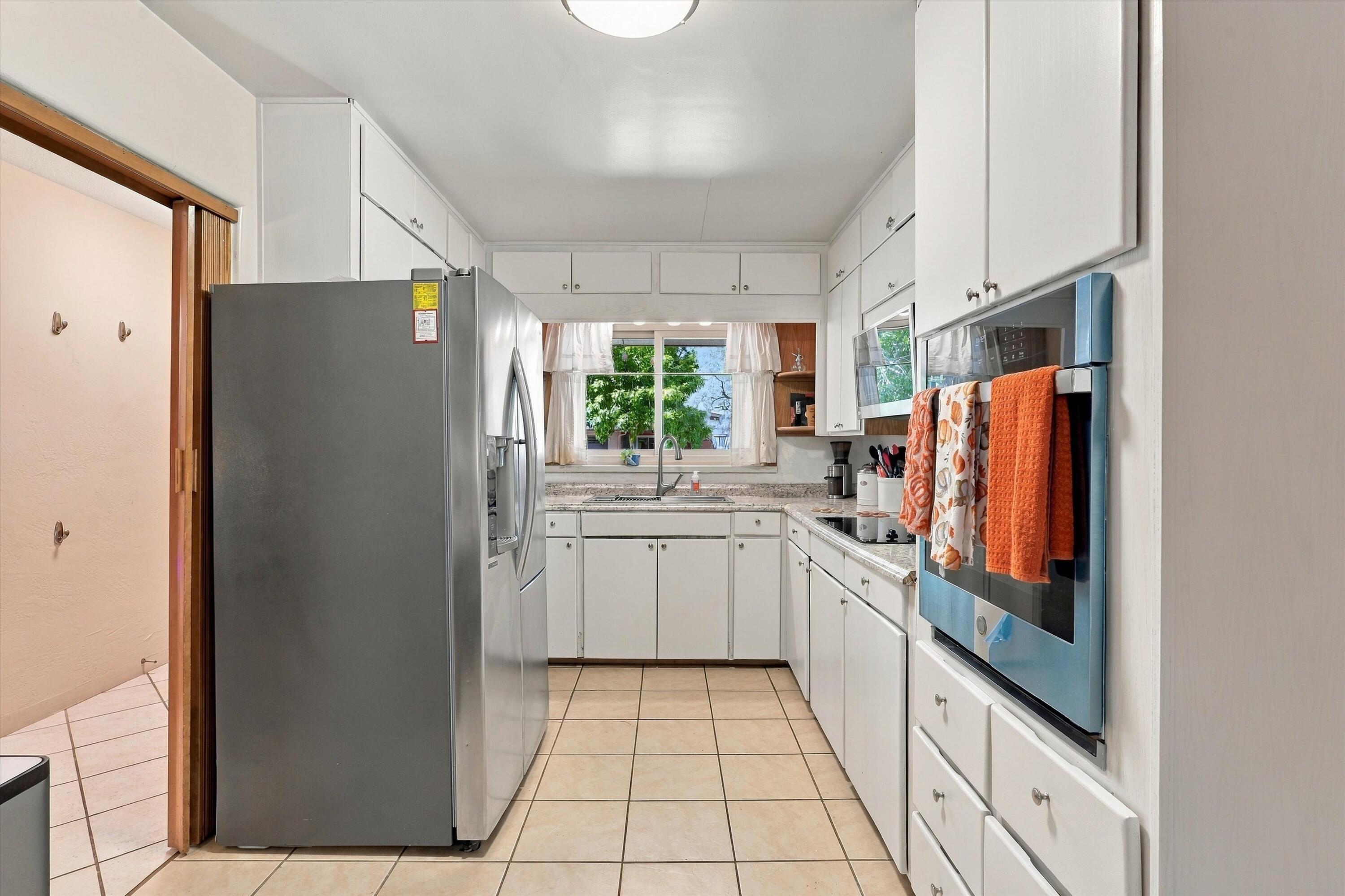 Photo 7 — 1300 Mesilla Street NE