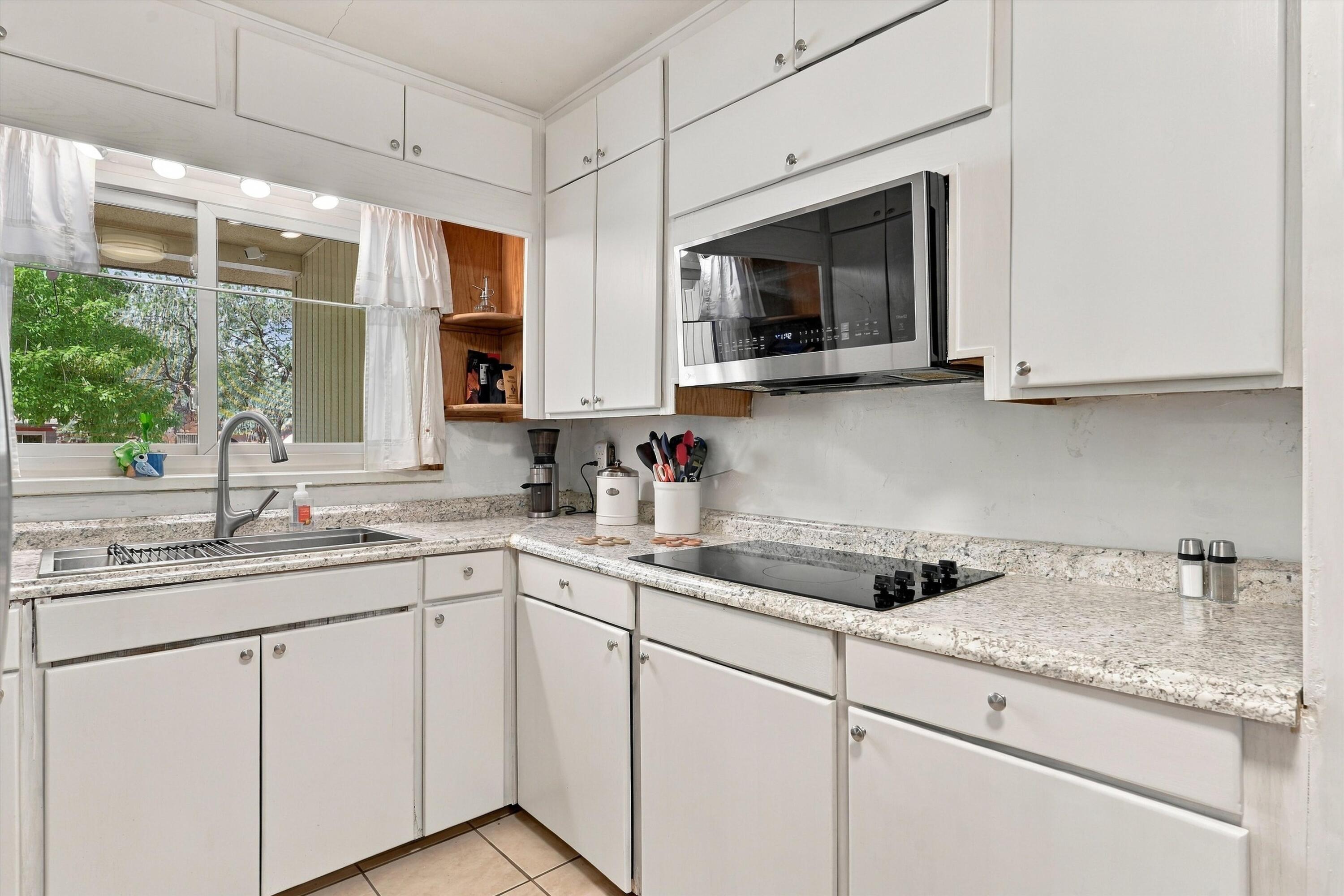 Photo 8 — 1300 Mesilla Street NE