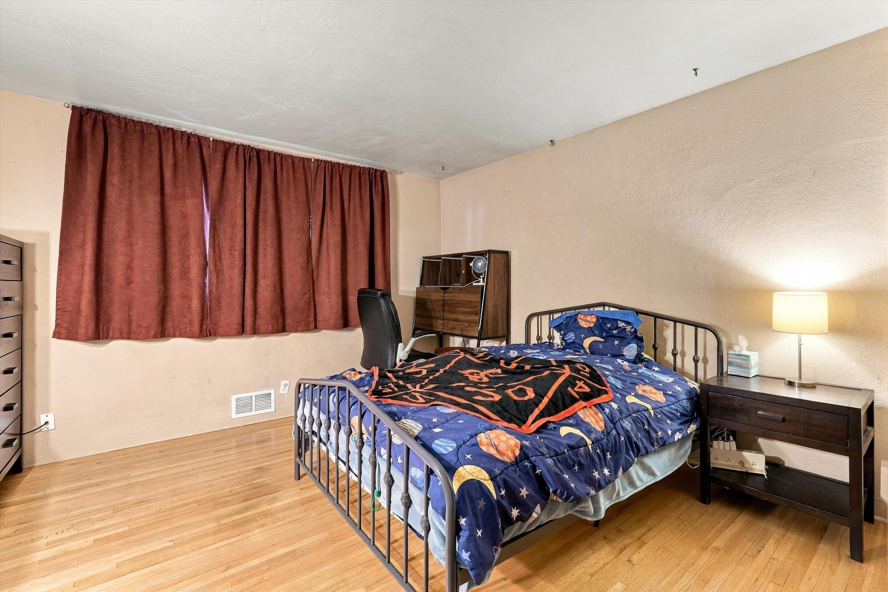 Photo 14 — 1300 Mesilla Street NE