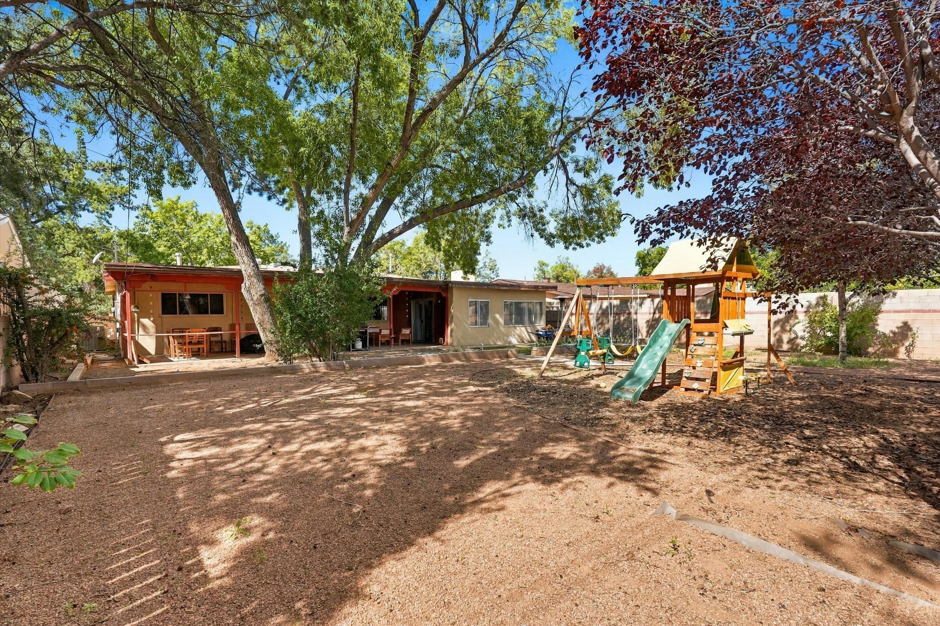 Photo 4 — 1300 Mesilla Street NE