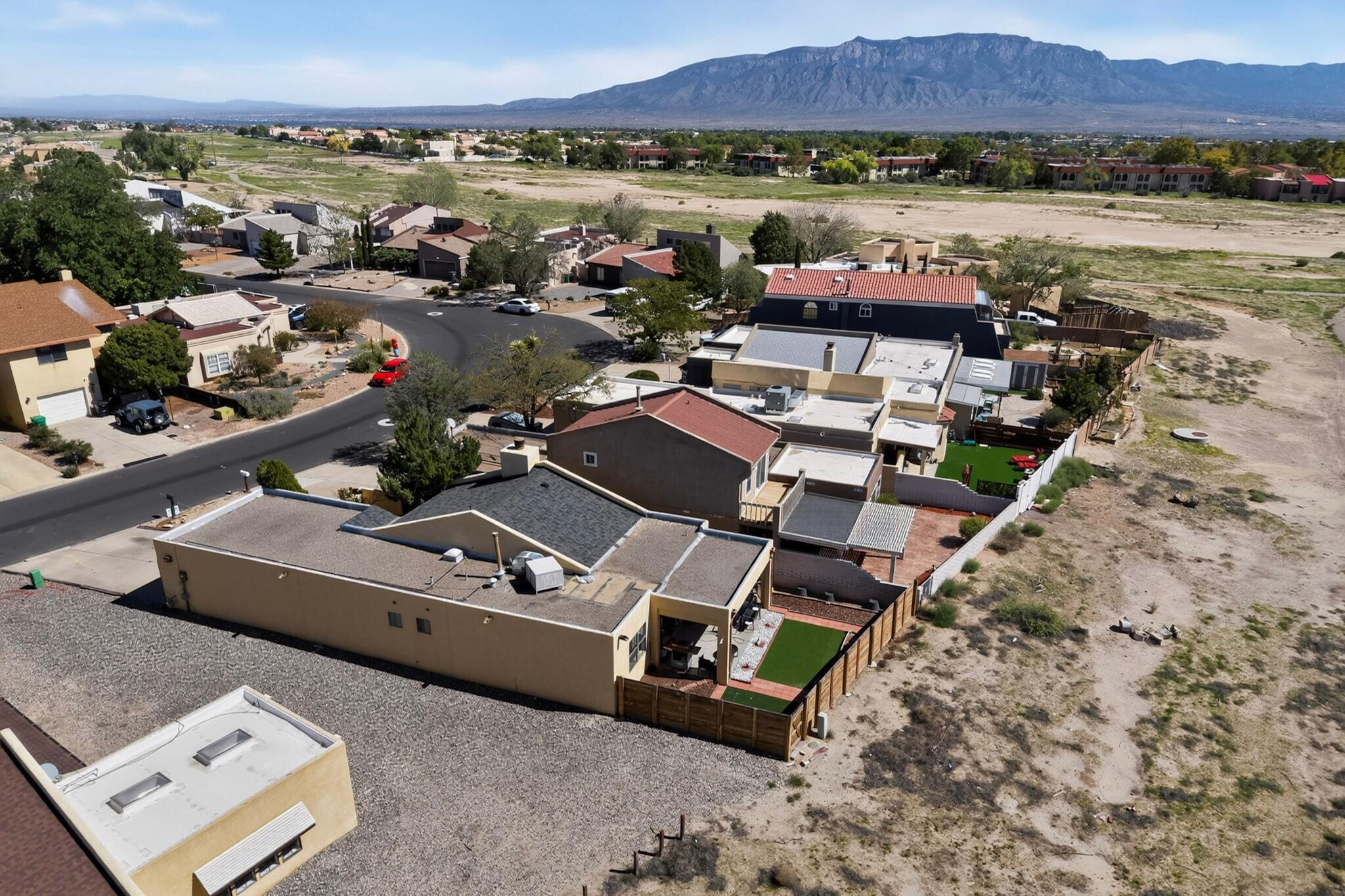Photo 10 — 630 Lakeview Circle SE