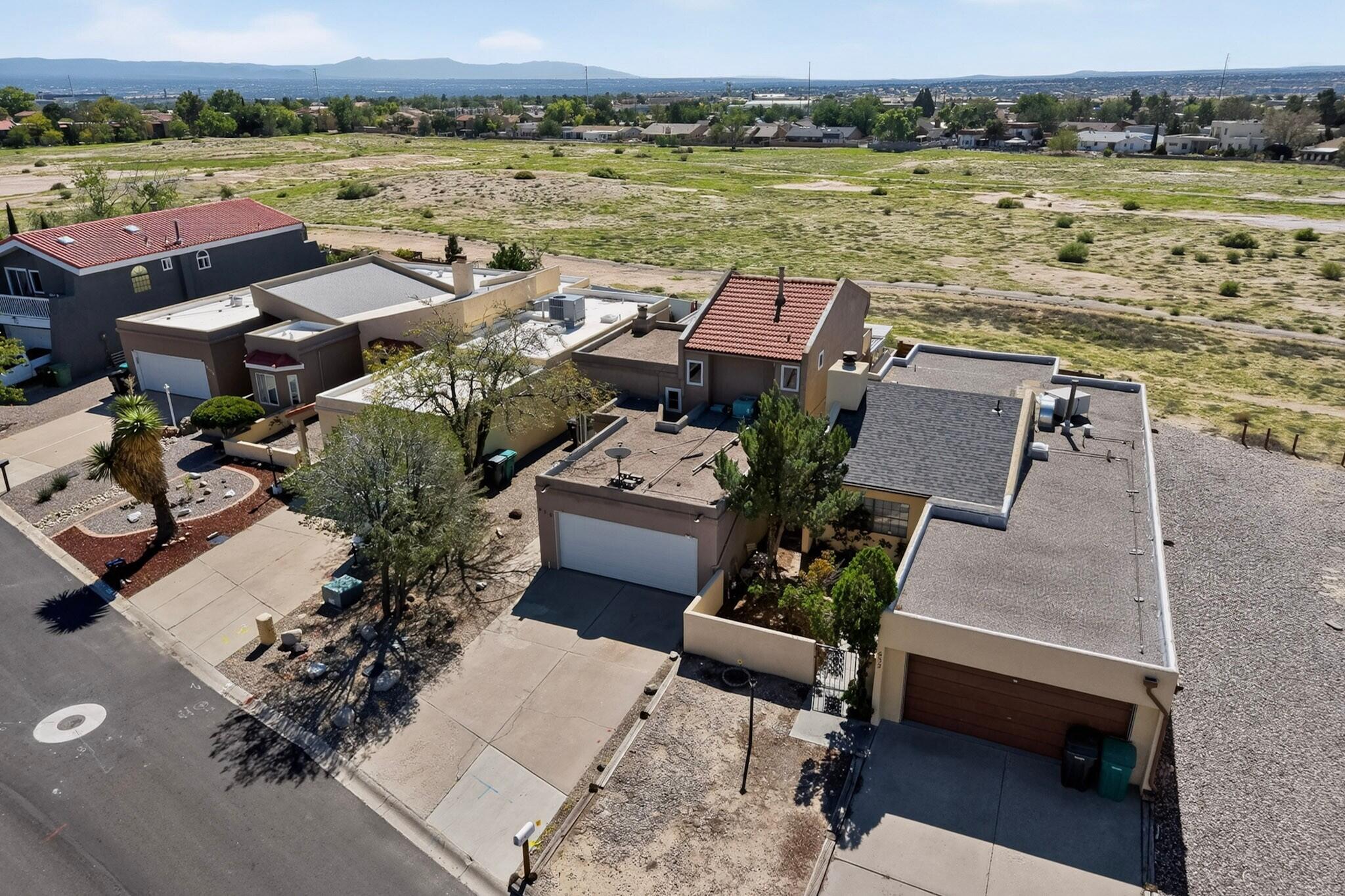 Photo 5 — 630 Lakeview Circle SE