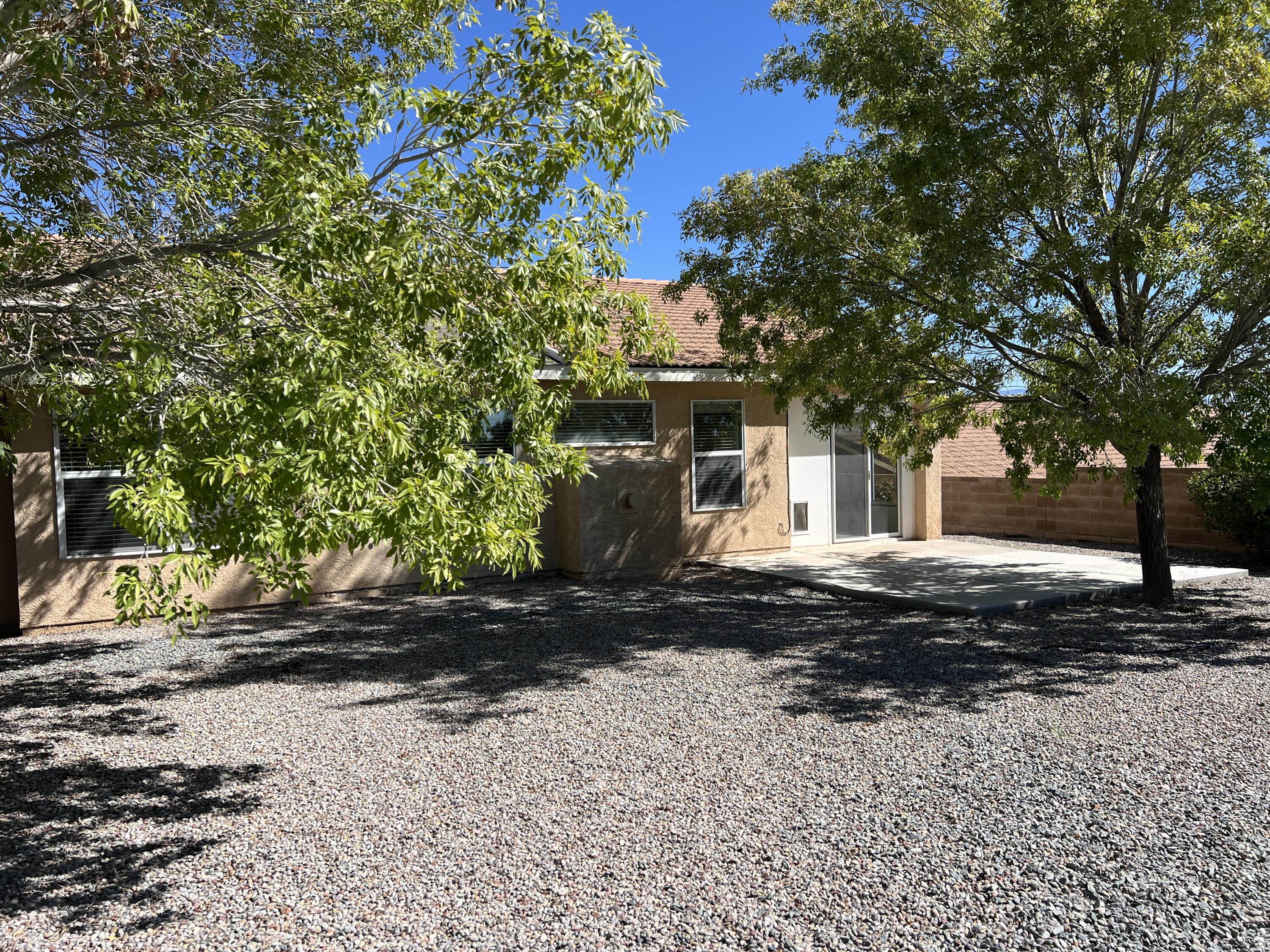 Photo 10 — 5825 Chaco Loop NE