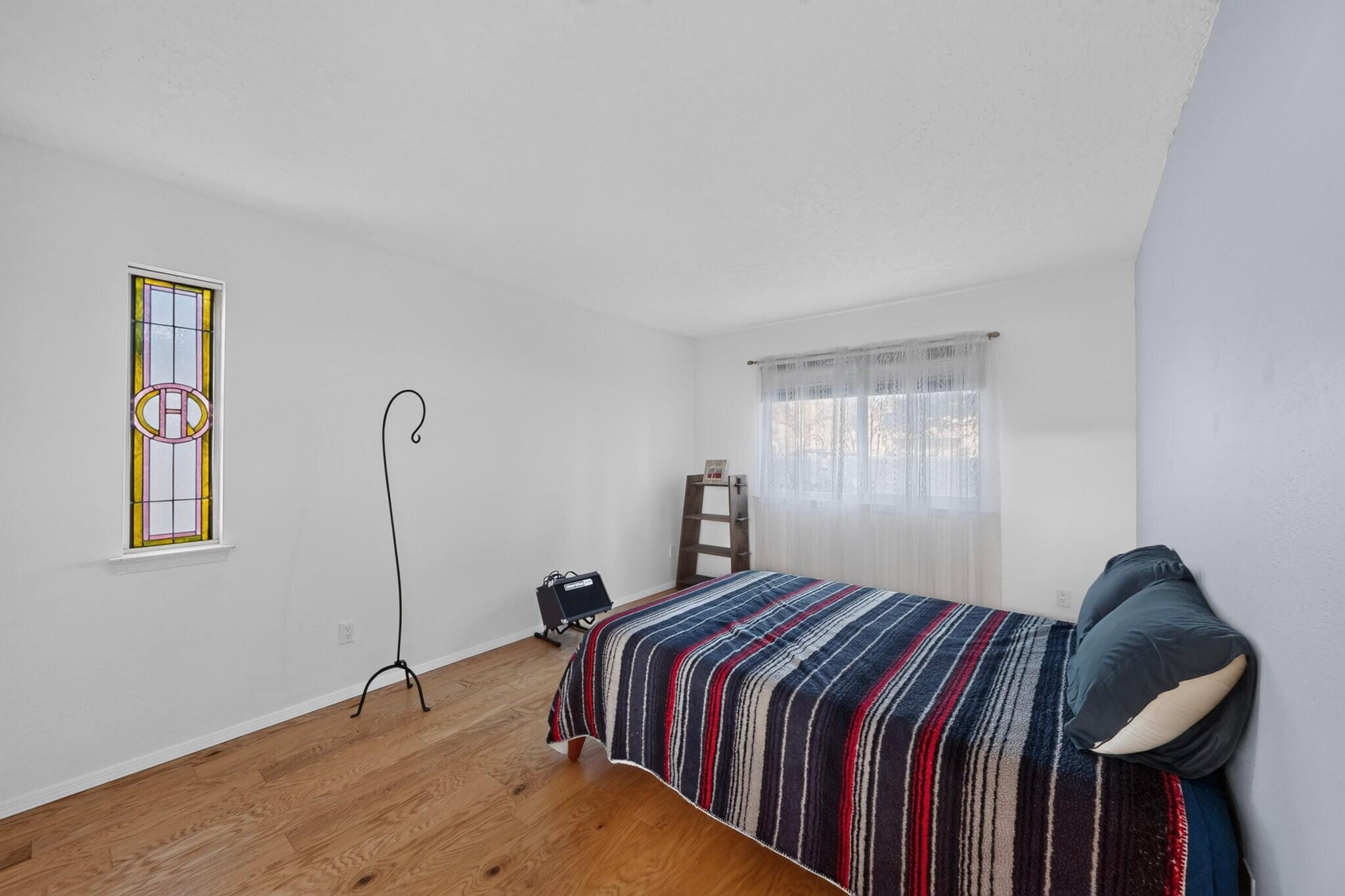 Photo 18 — 628 Eastlake Drive SE
