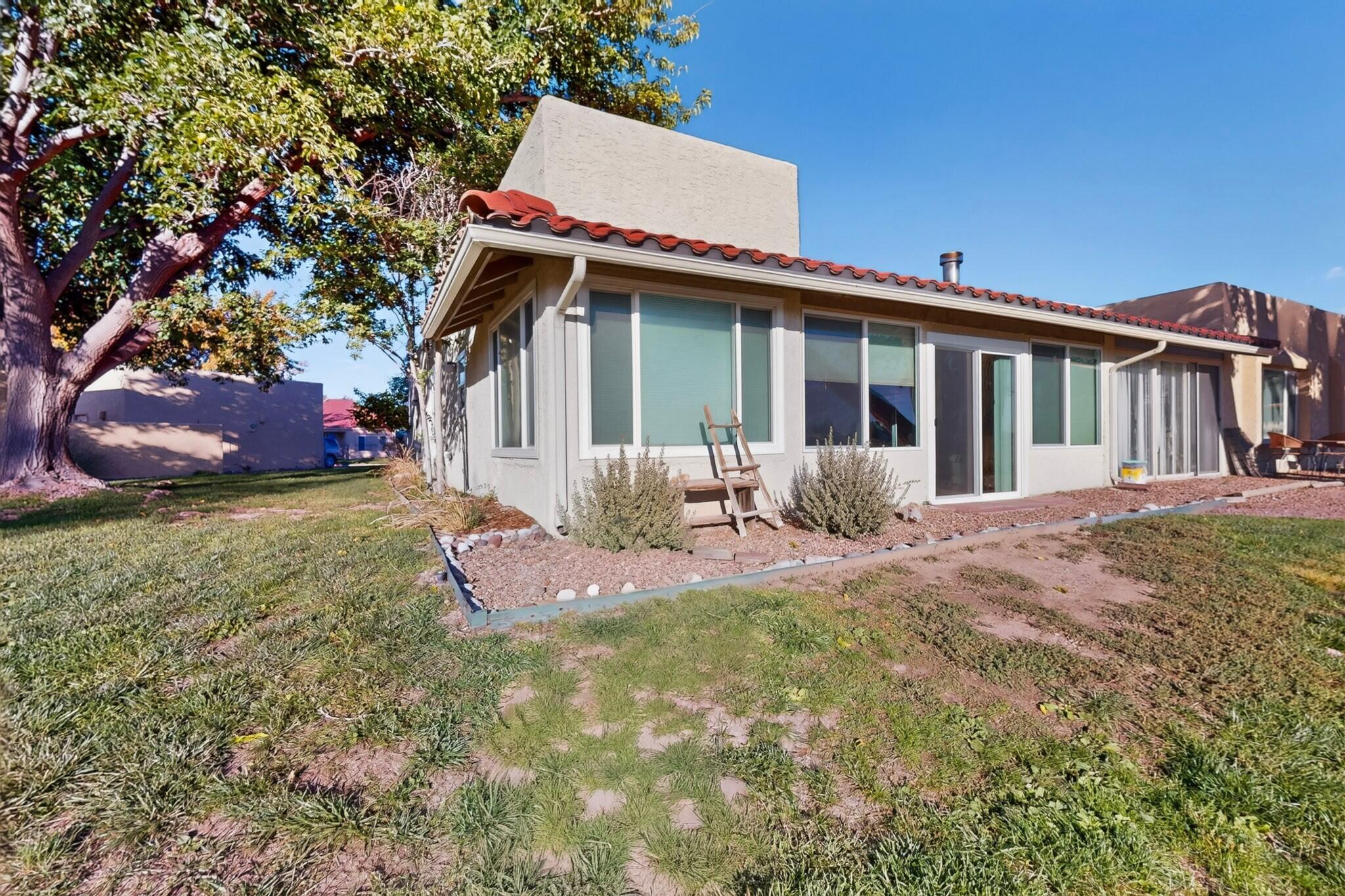 Photo 9 — 628 Eastlake Drive SE