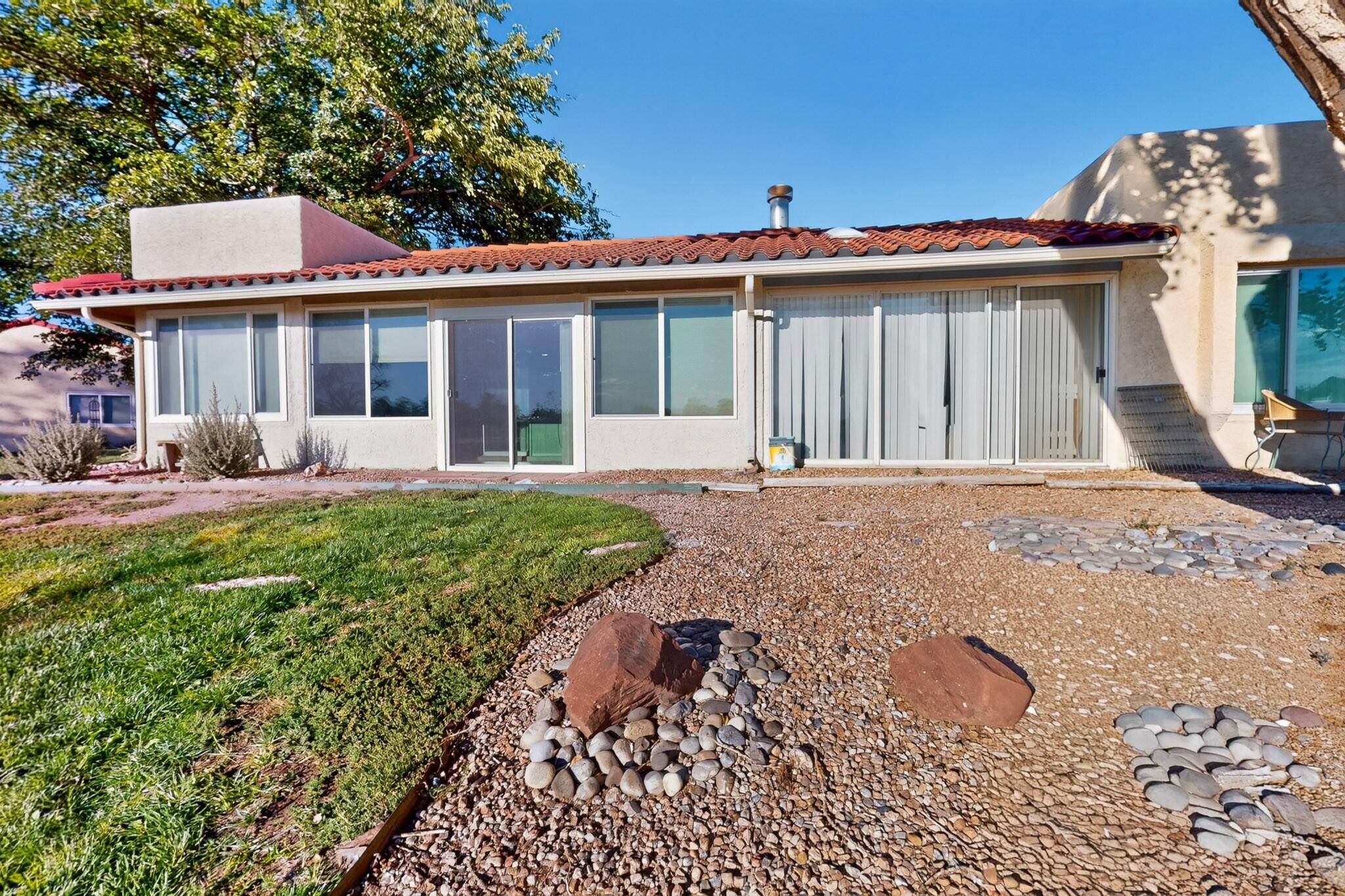 Photo 8 — 628 Eastlake Drive SE