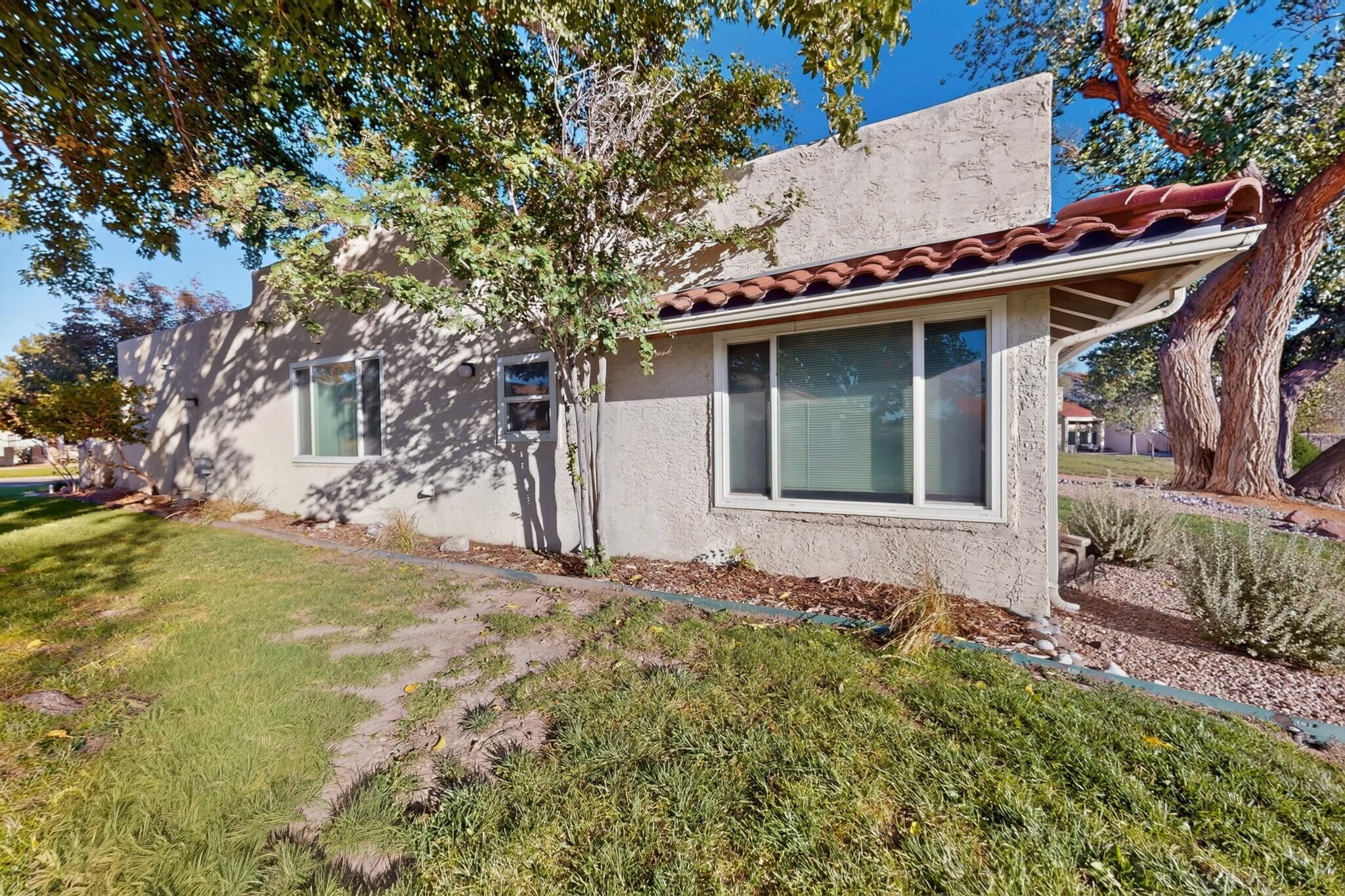 Photo 7 — 628 Eastlake Drive SE