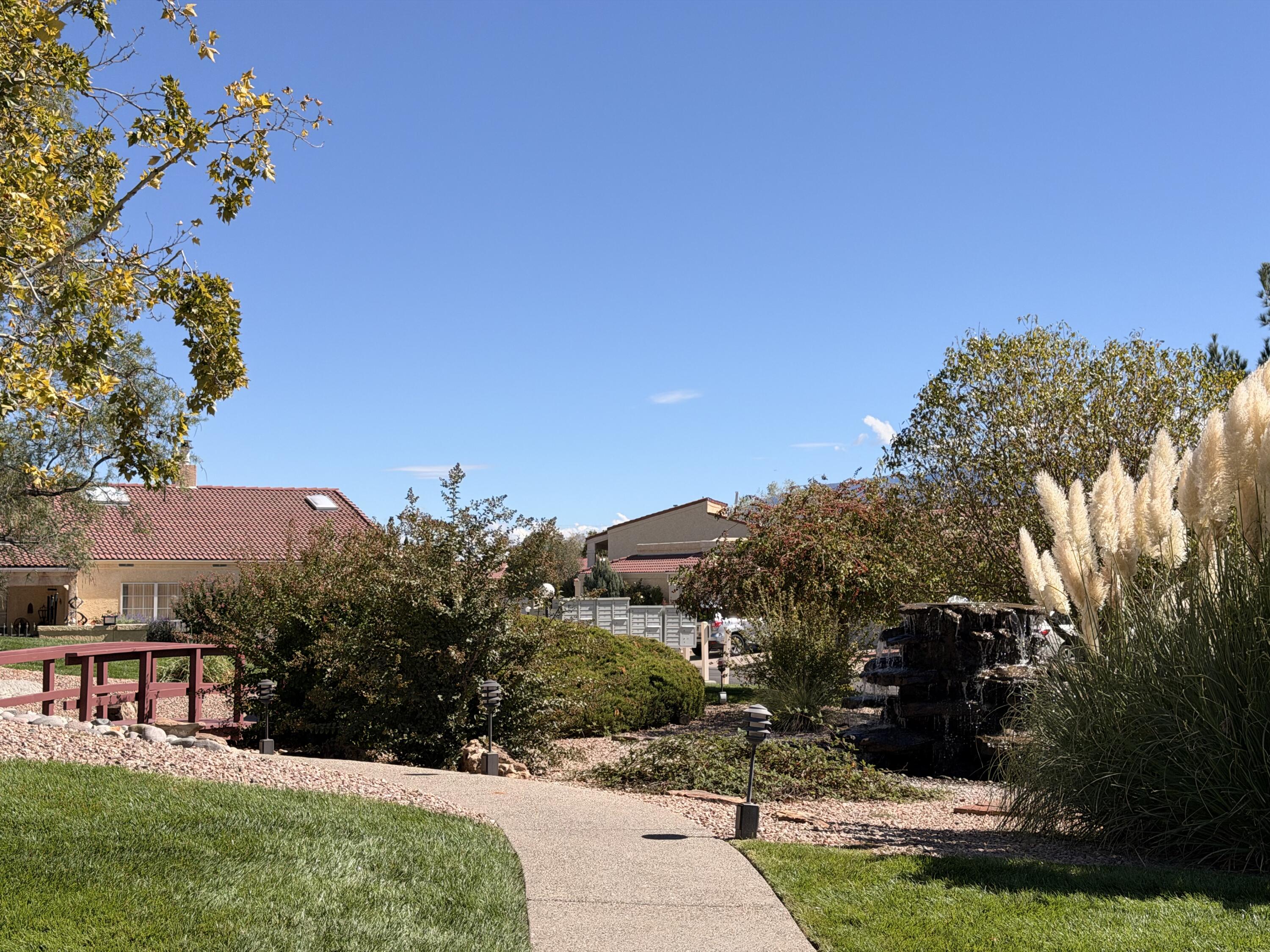 Photo 4 — 628 Eastlake Drive SE