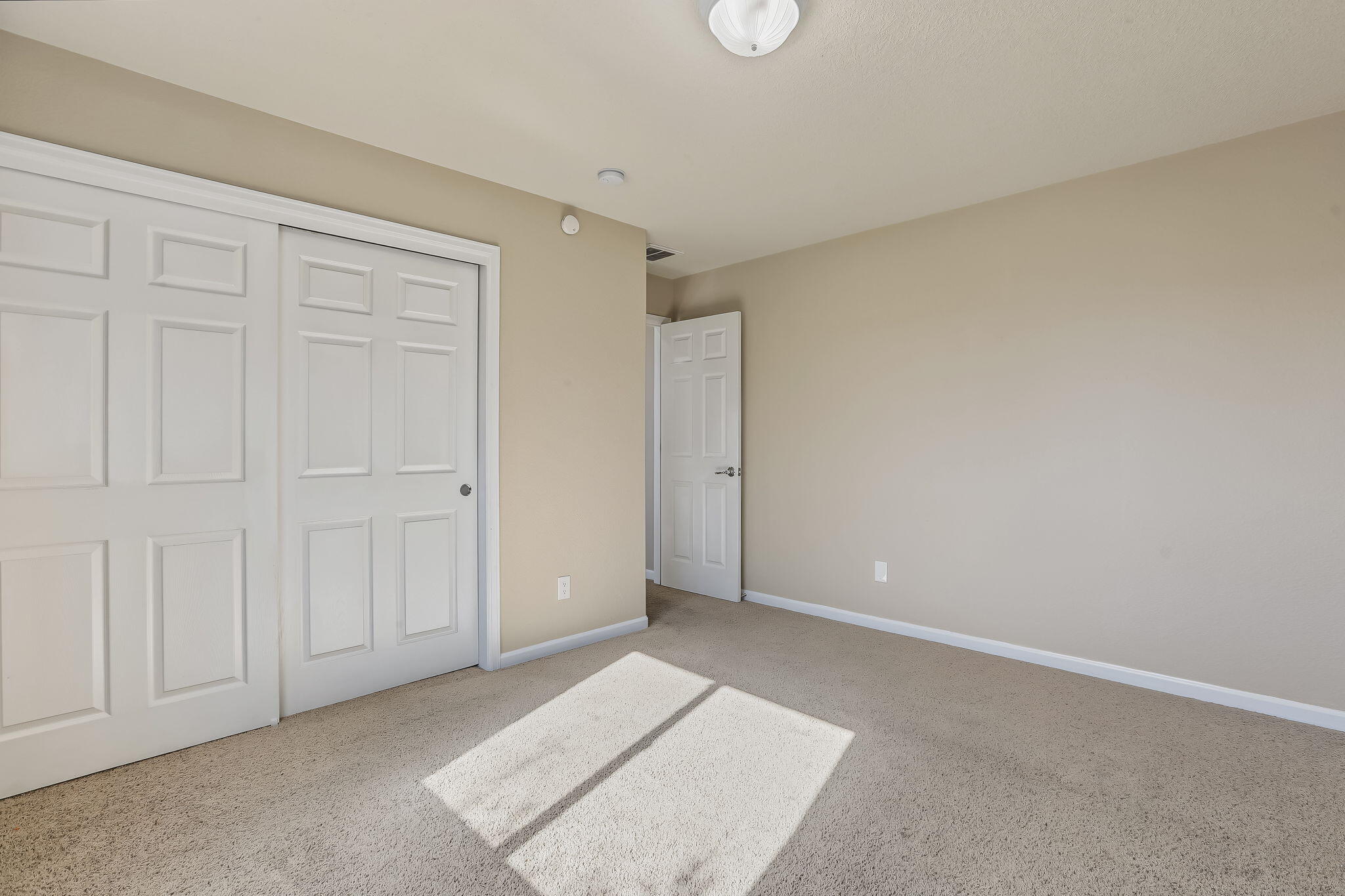 Photo 12 — 435 Paseo Roja Place NE